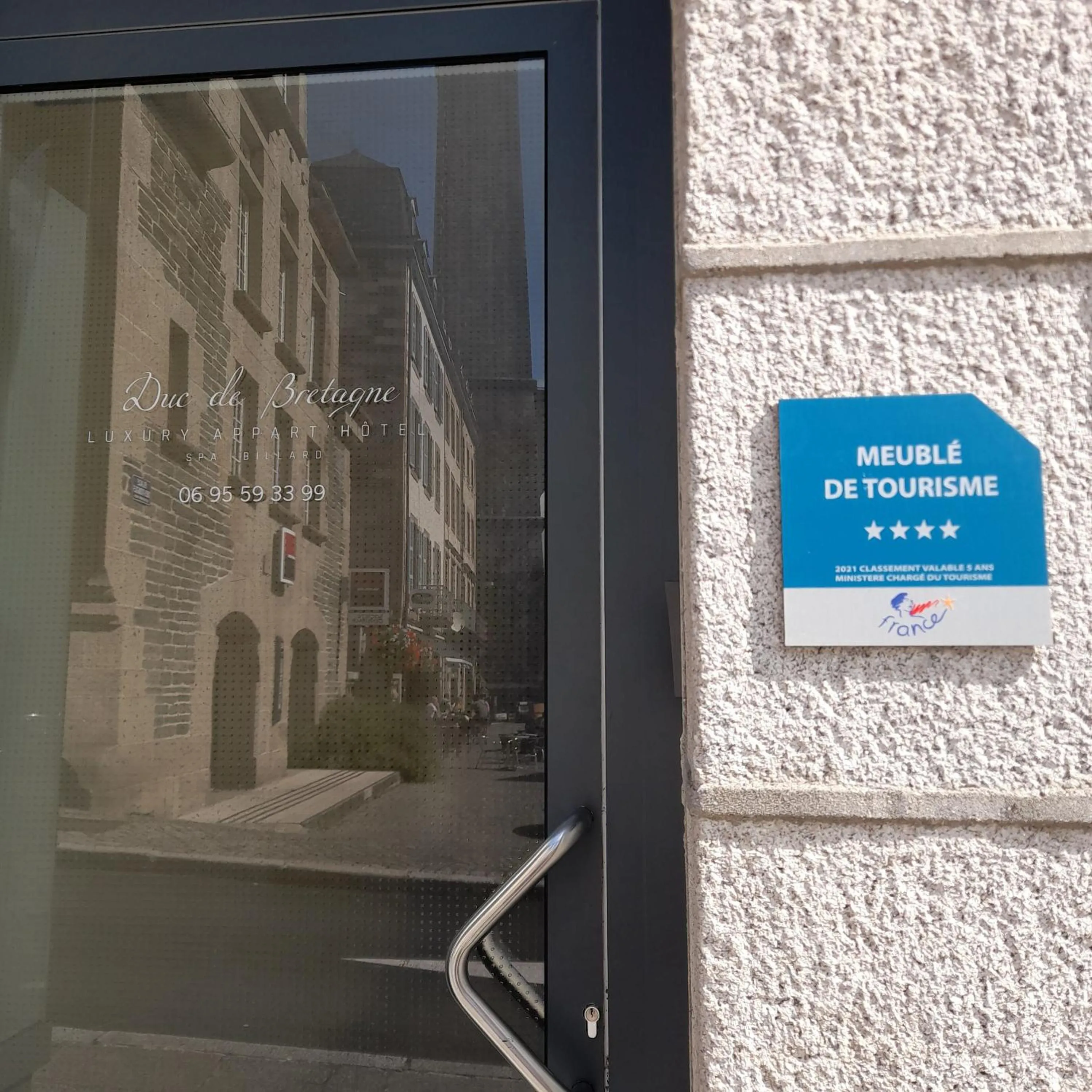 Facade/entrance in Duc de Bretagne Luxury Apparthotel