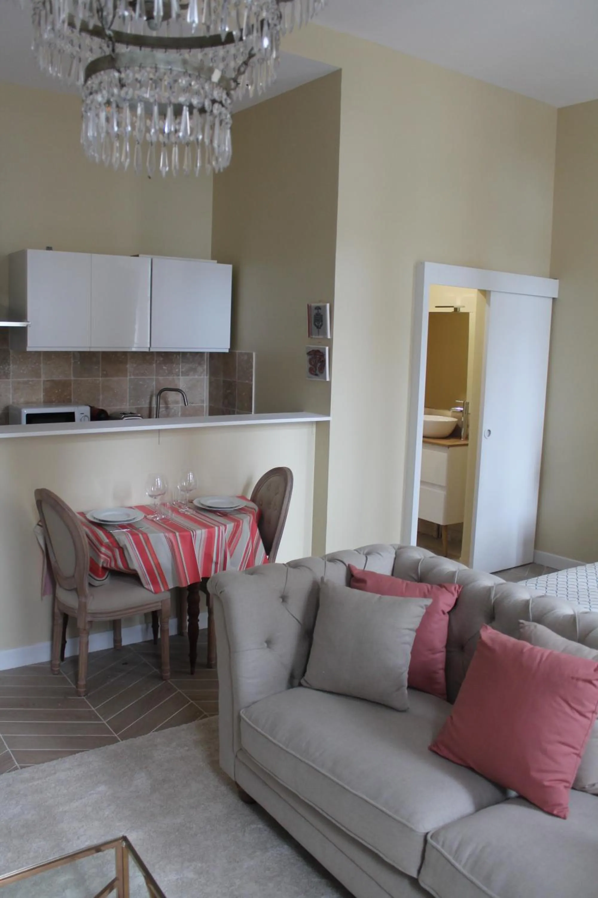 Kitchen or kitchenette in Duc de Bretagne Luxury Apparthotel