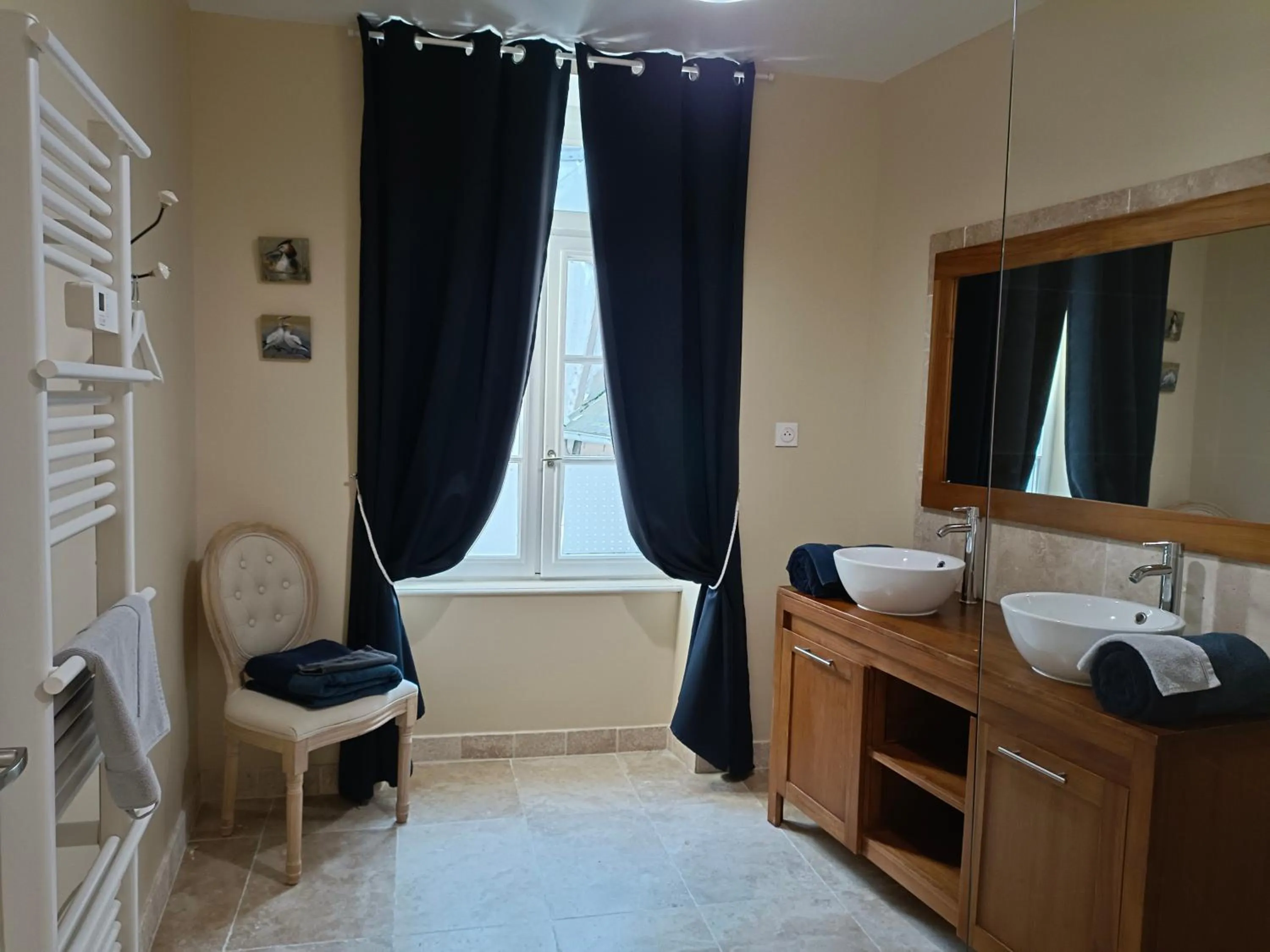 Bathroom, Bed in Duc de Bretagne Luxury Apparthotel