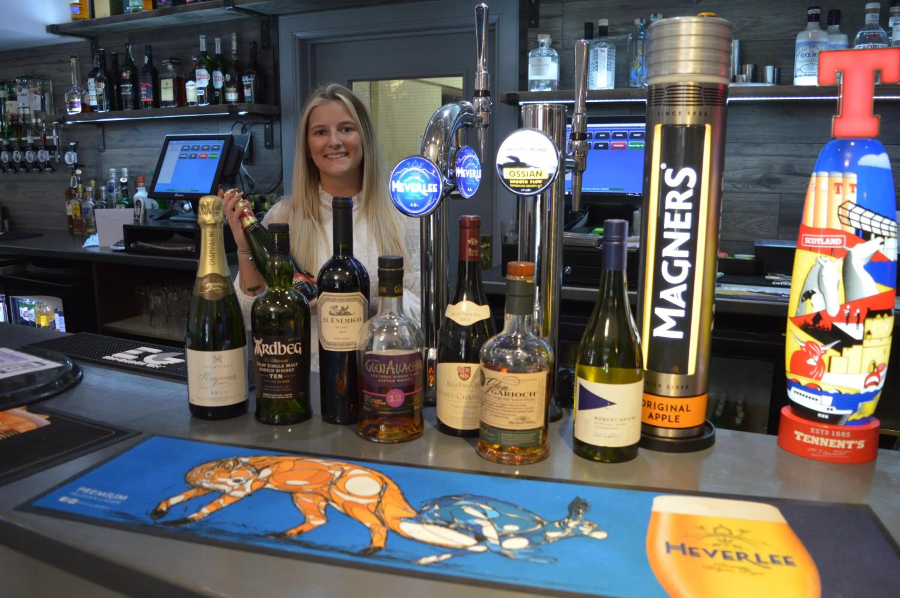 Lounge or bar in Bennachie Lodge Hotel in Kemnay