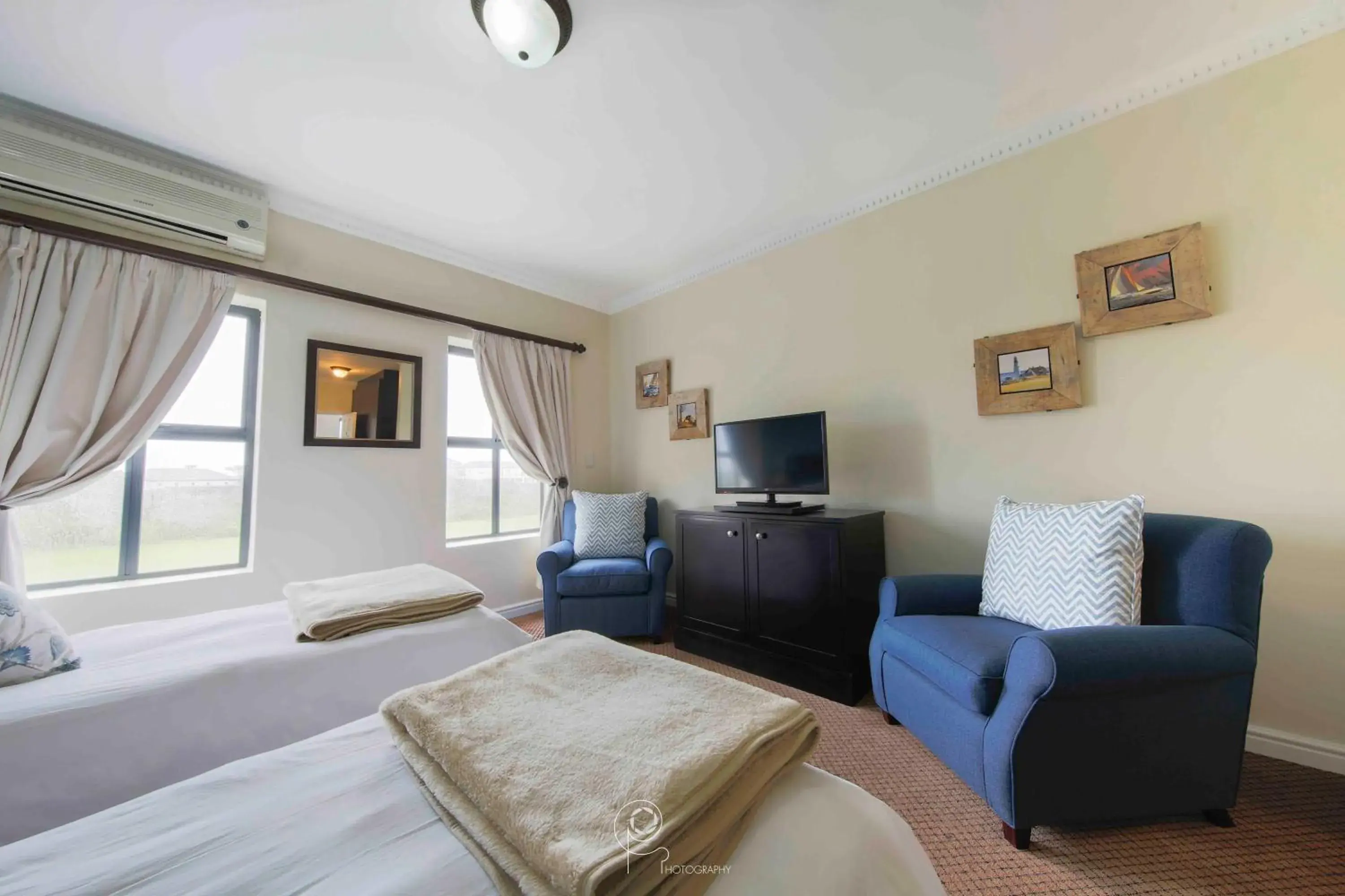 Photo of the whole room, Bed in The Lodge at Atlantic Beach Photo of the whole room, Bed in The Lodge at Atlantic Beach