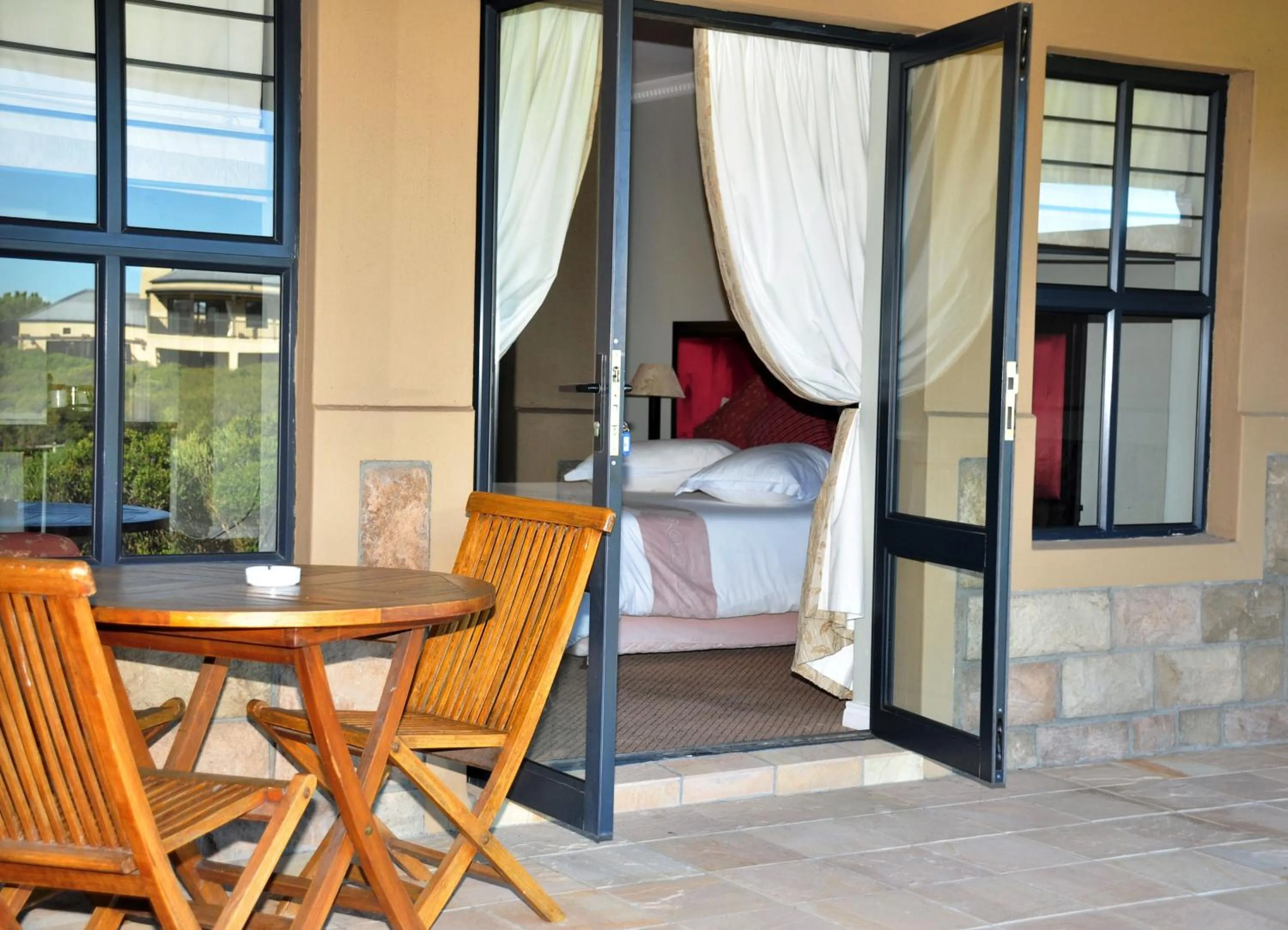 Balcony/Terrace, Bed in The Lodge at Atlantic Beach
