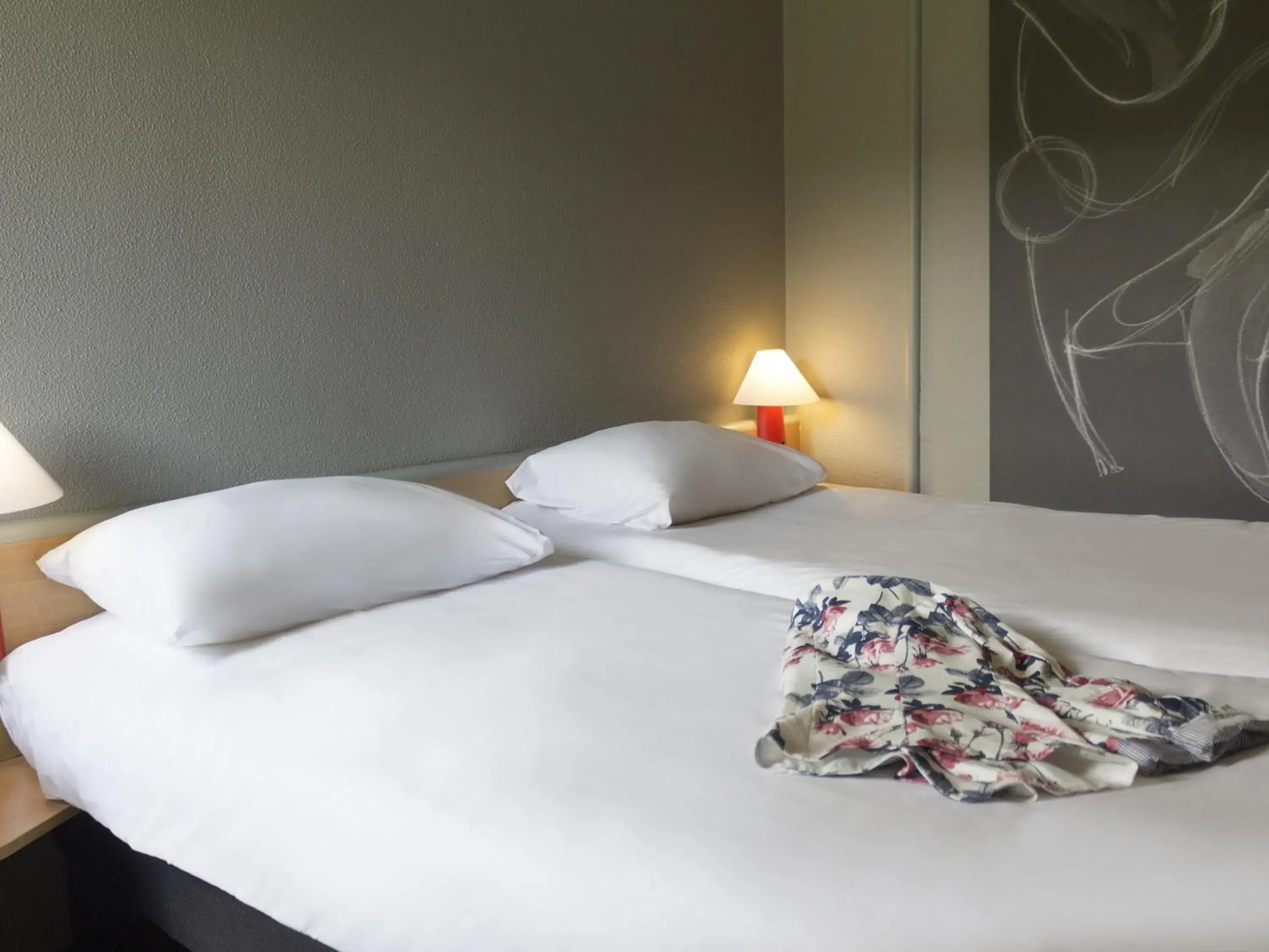 Bedroom, Bed in ibis Dieppe Le Val Druel Bedroom, Bed in ibis Dieppe Le Val Druel