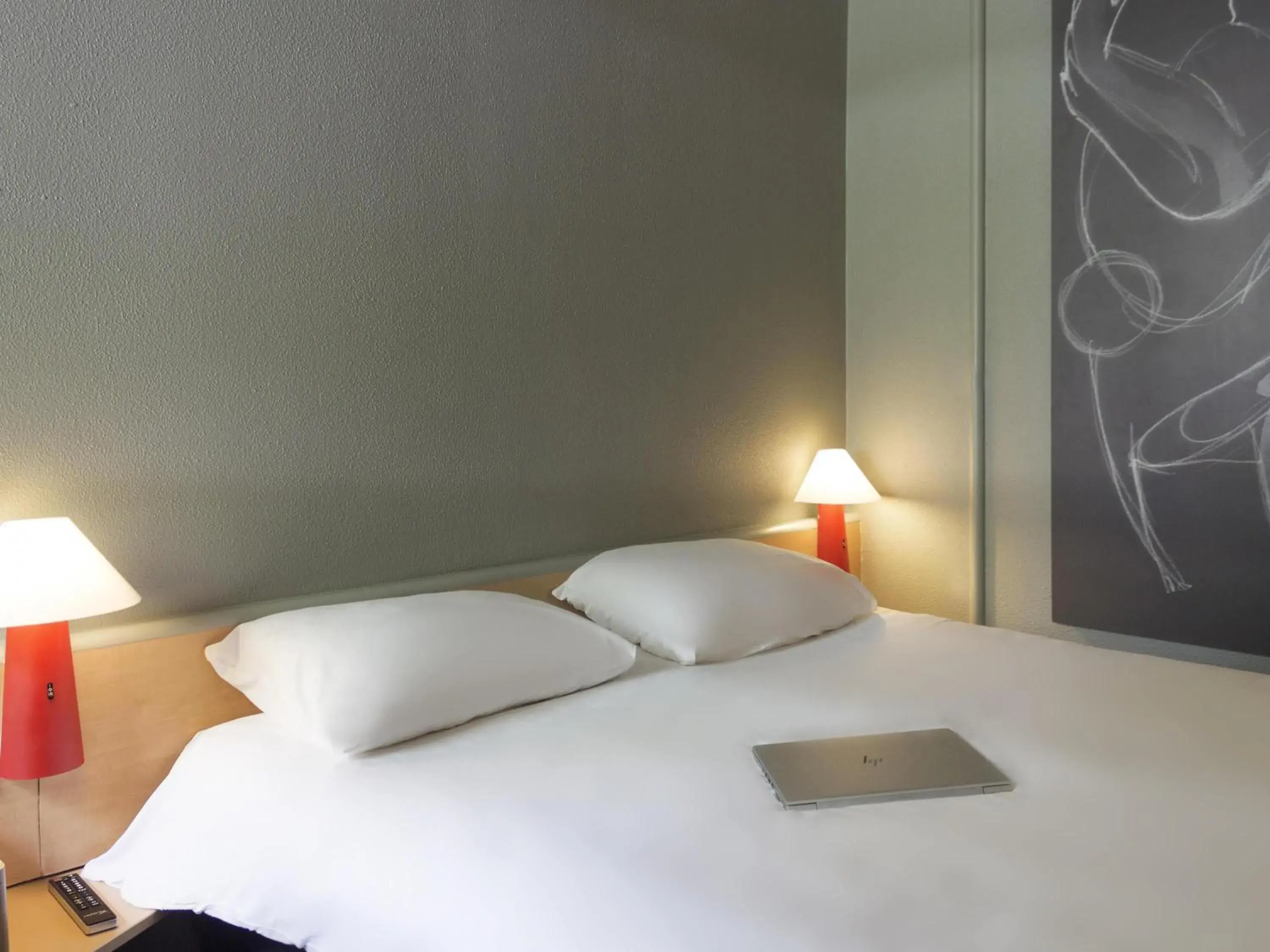 Bedroom, Bed in ibis Dieppe Le Val Druel Bedroom, Bed in ibis Dieppe Le Val Druel