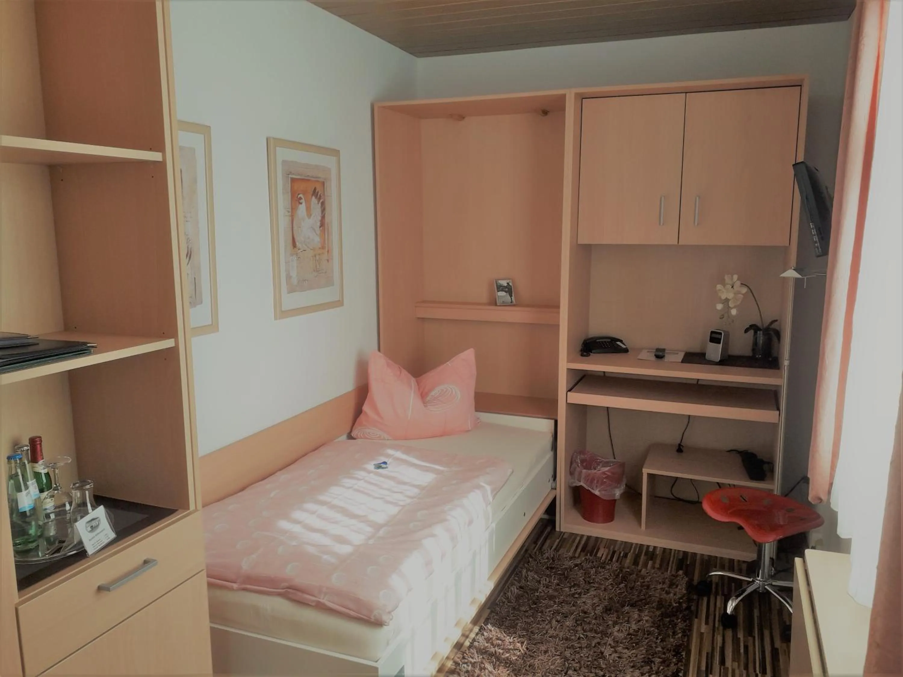 Photo of the whole room, Bed in Deutsches Haus Munster