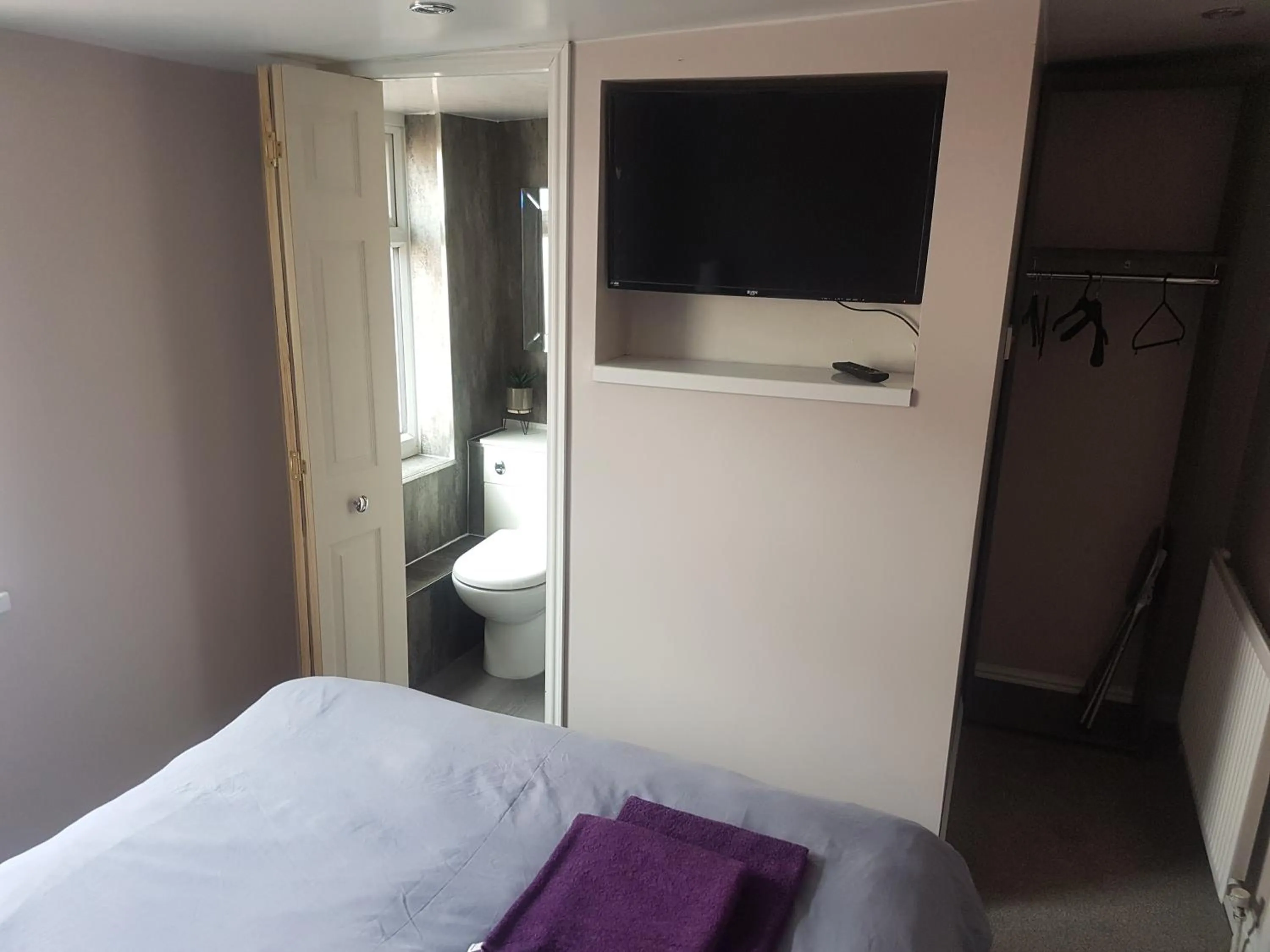 Standard Double Room in Leecliff Guest House