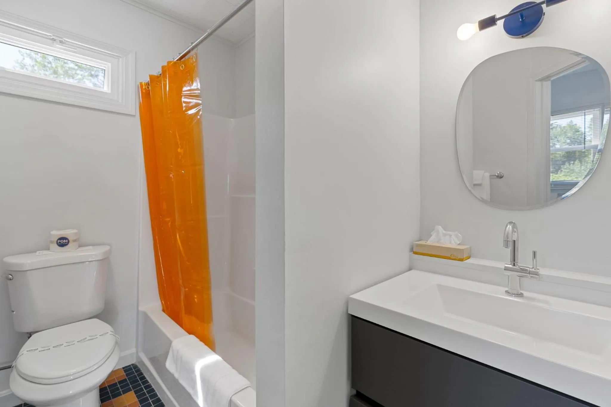 Bathroom in Wagon Wheel Motel