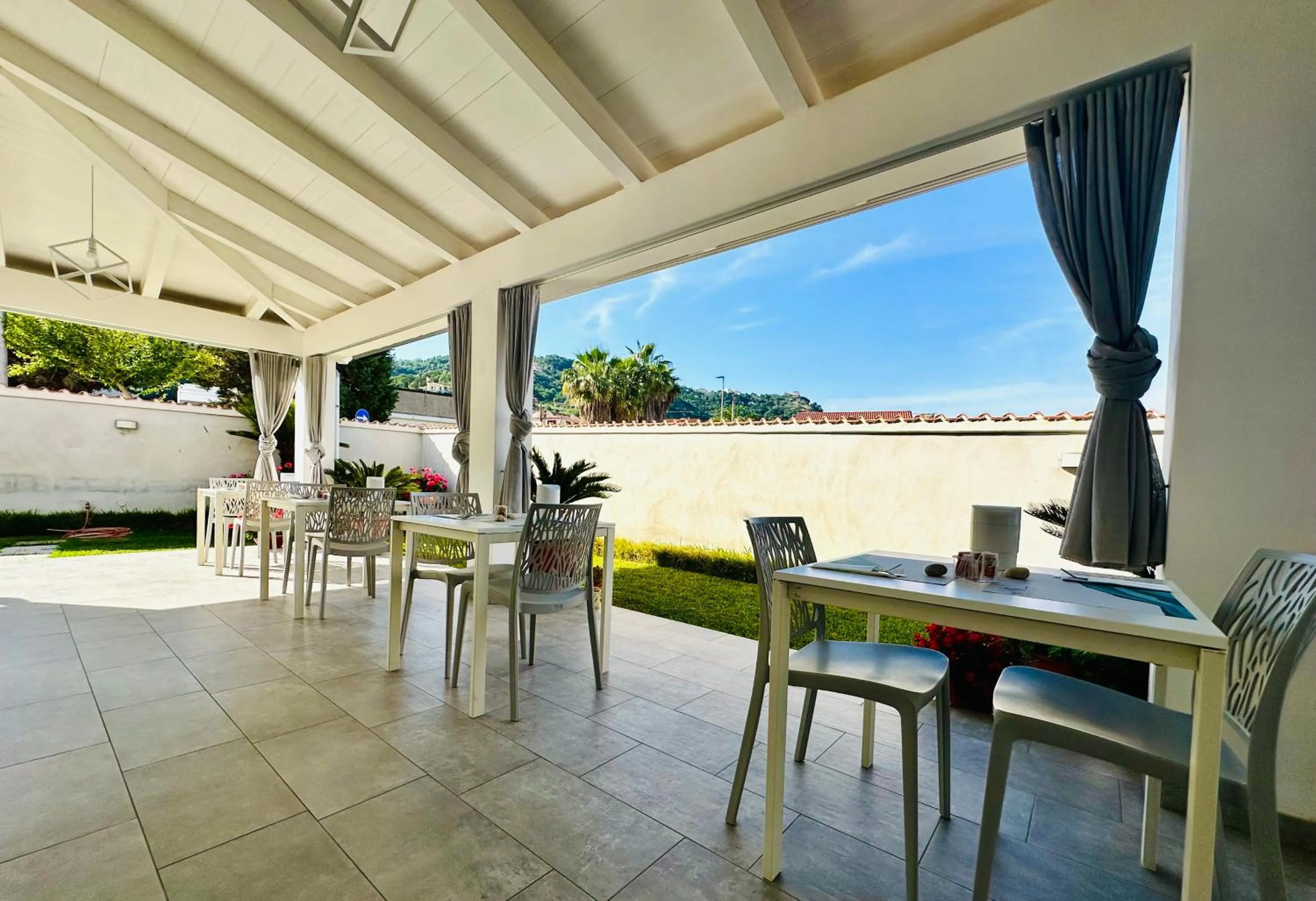 Patio in InVilla Bed&Breakfast - Quality Rooms