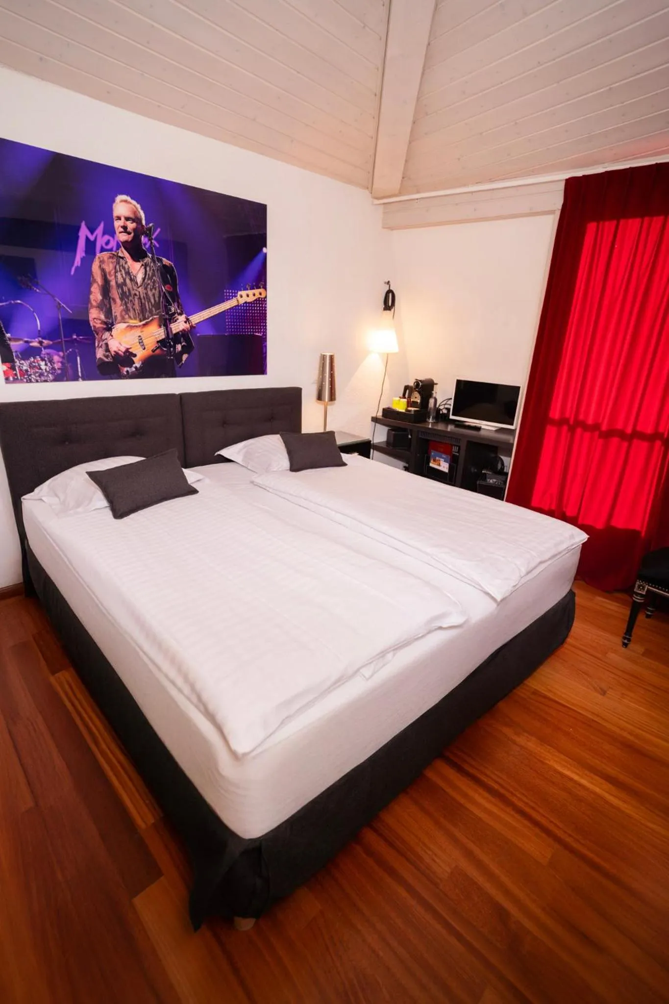 Bed in Tralala Hotel Montreux