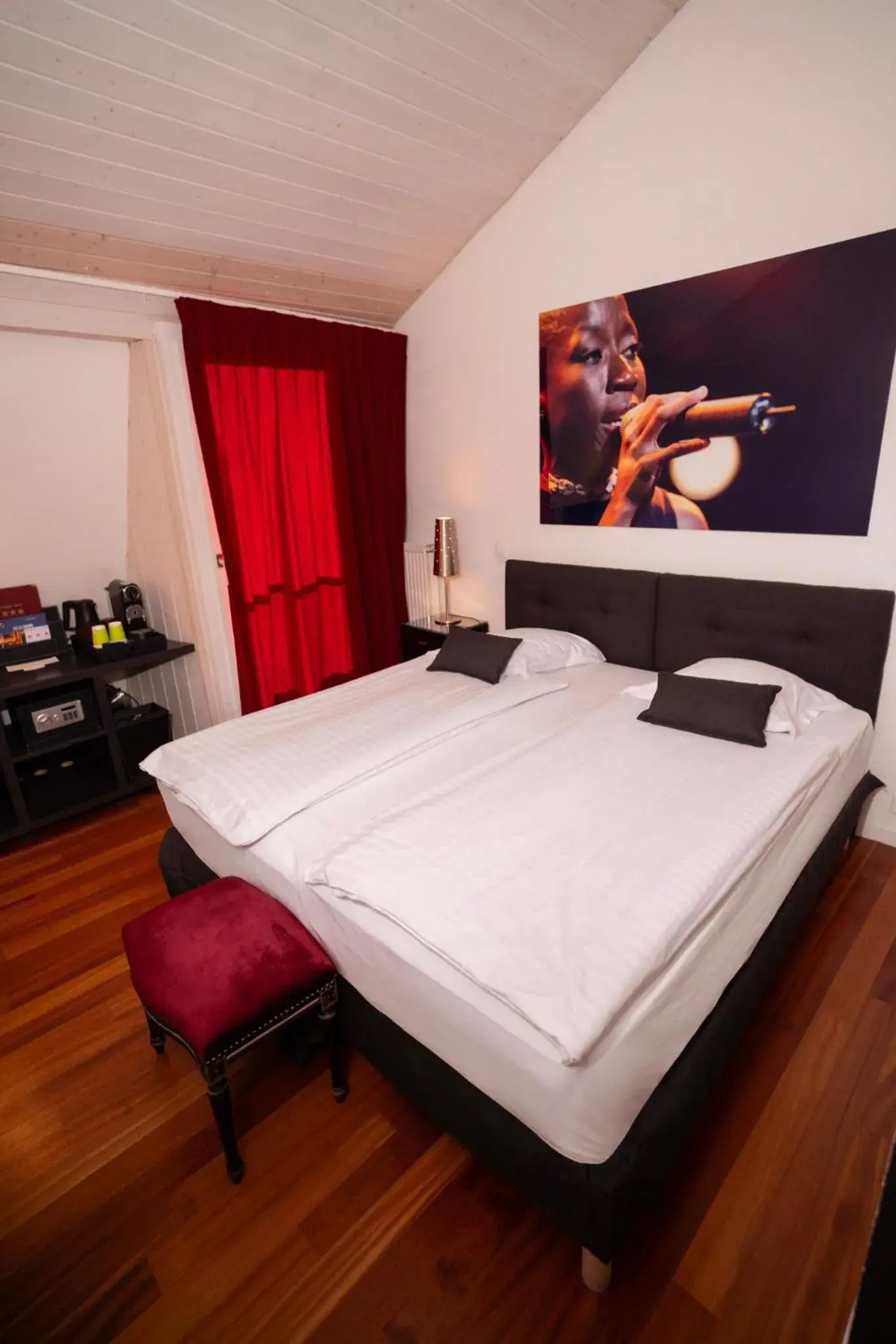 Bed in Tralala Hotel Montreux Bed in Tralala Hotel Montreux