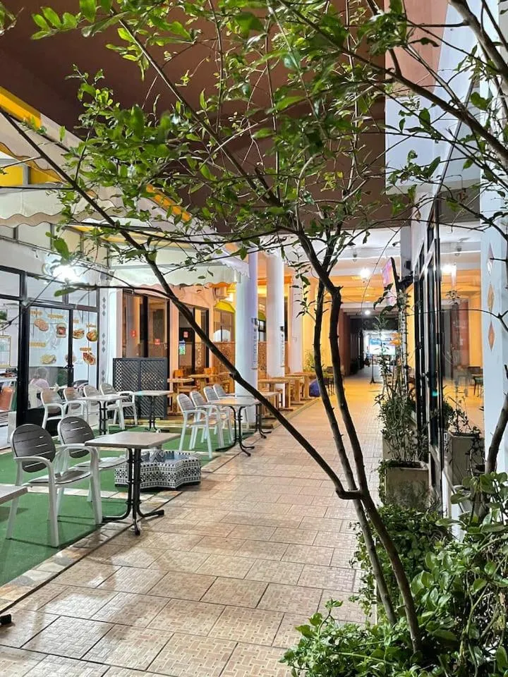 Restaurant/places to eat in Riads Dar ZAO - logements entiers