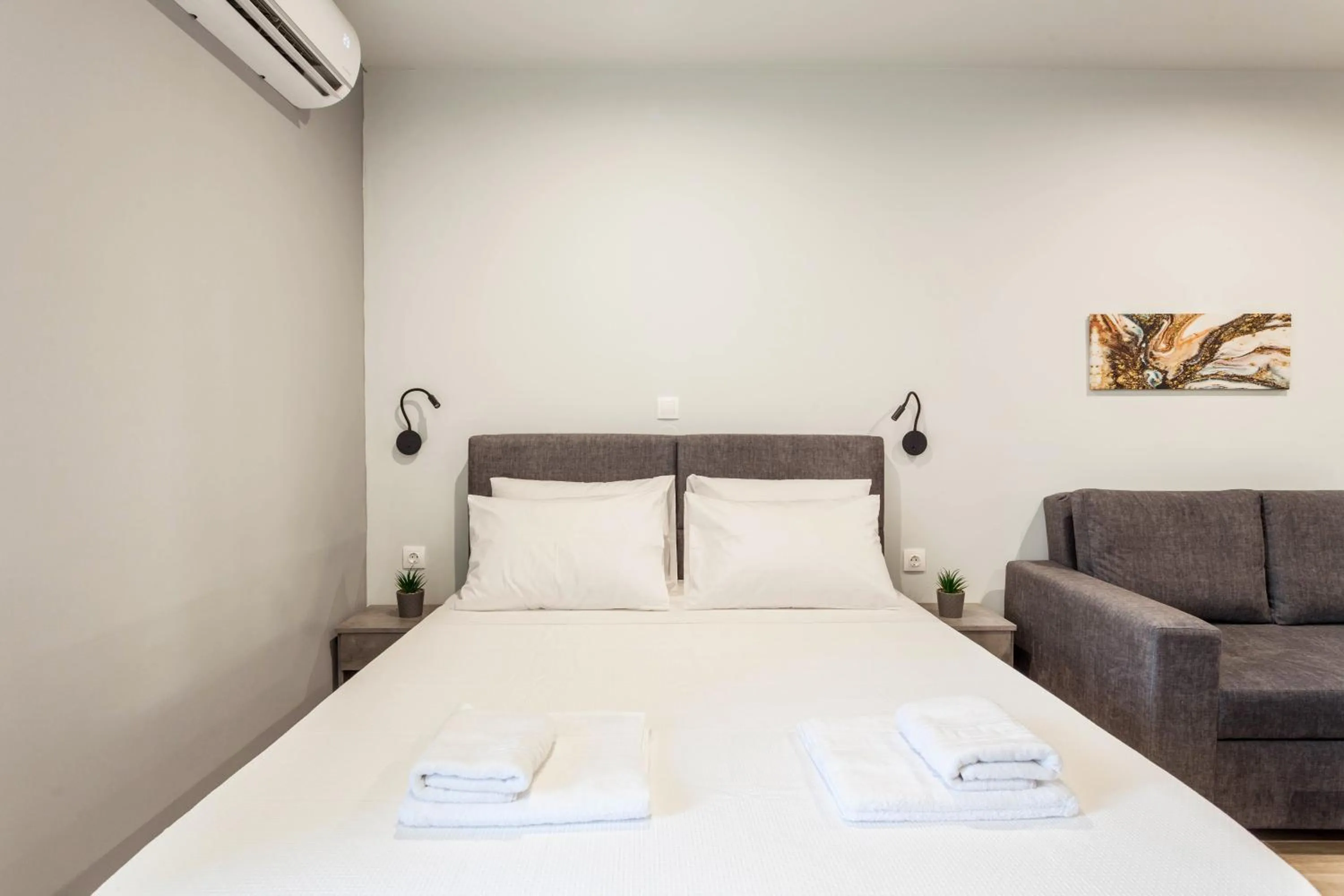 Bed in Raise Heraklion Boutique Apartments