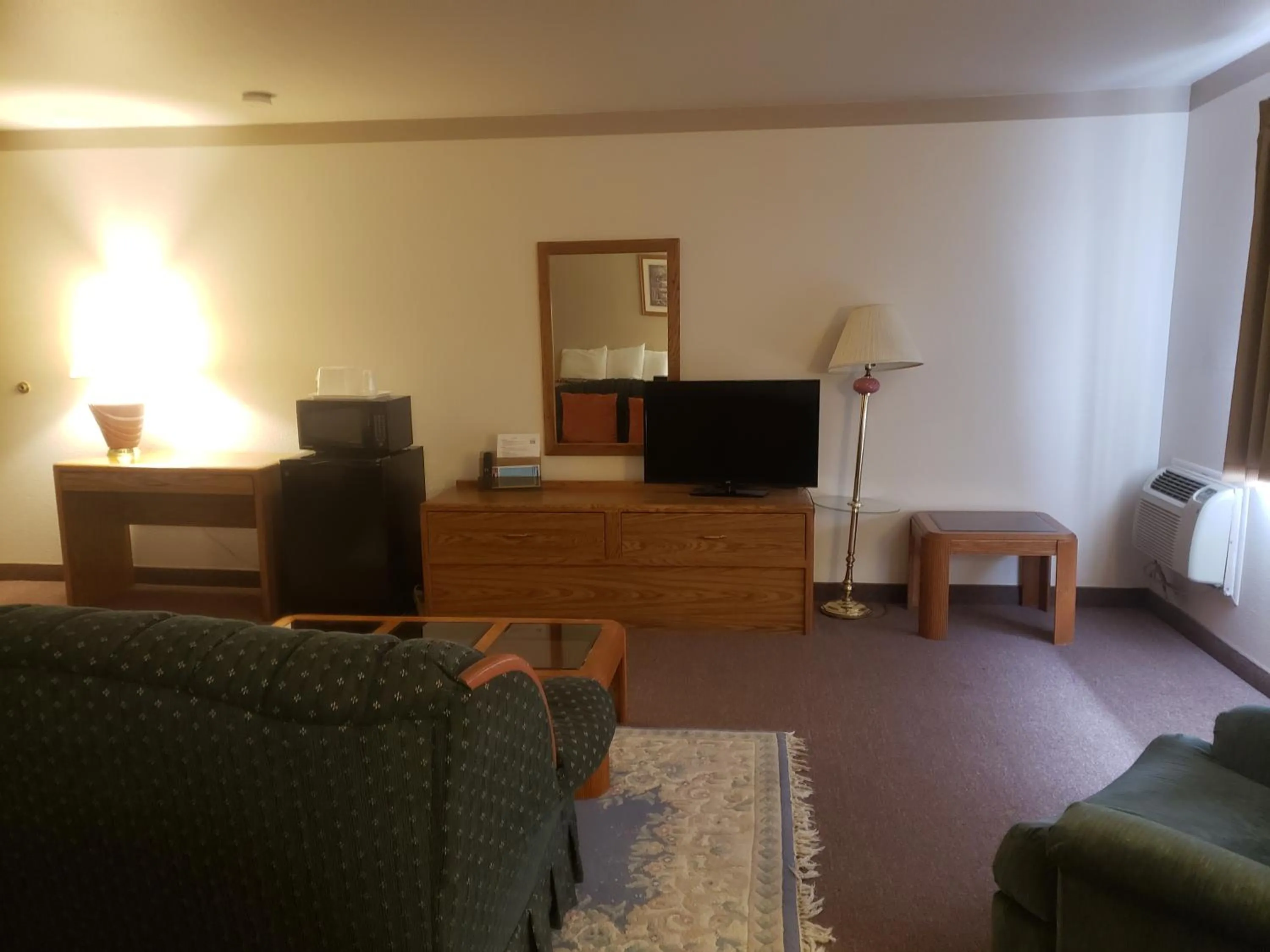 TV and multimedia in STAY INN Burlington