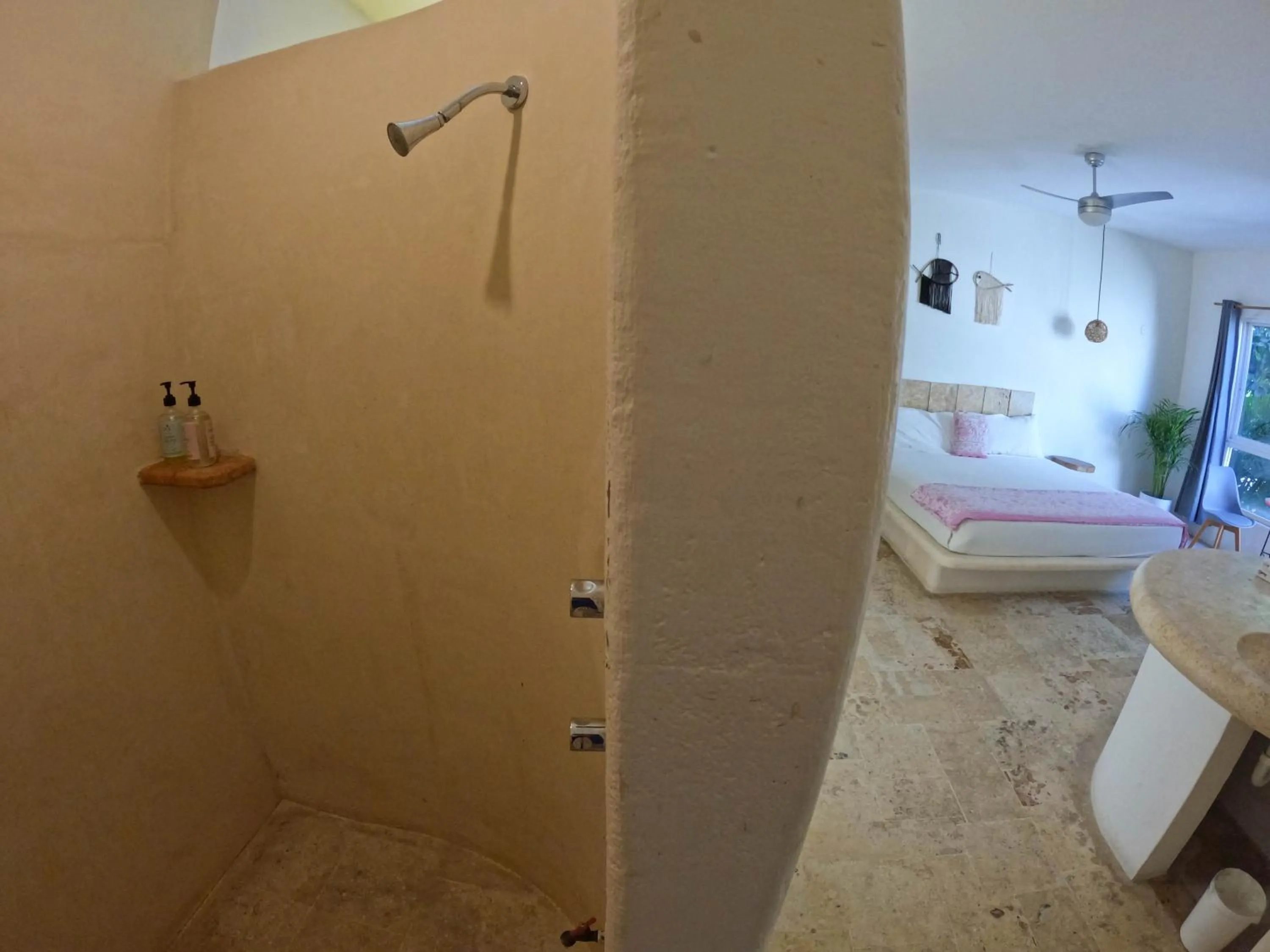 Shower, Bed in Tesoro Escondido