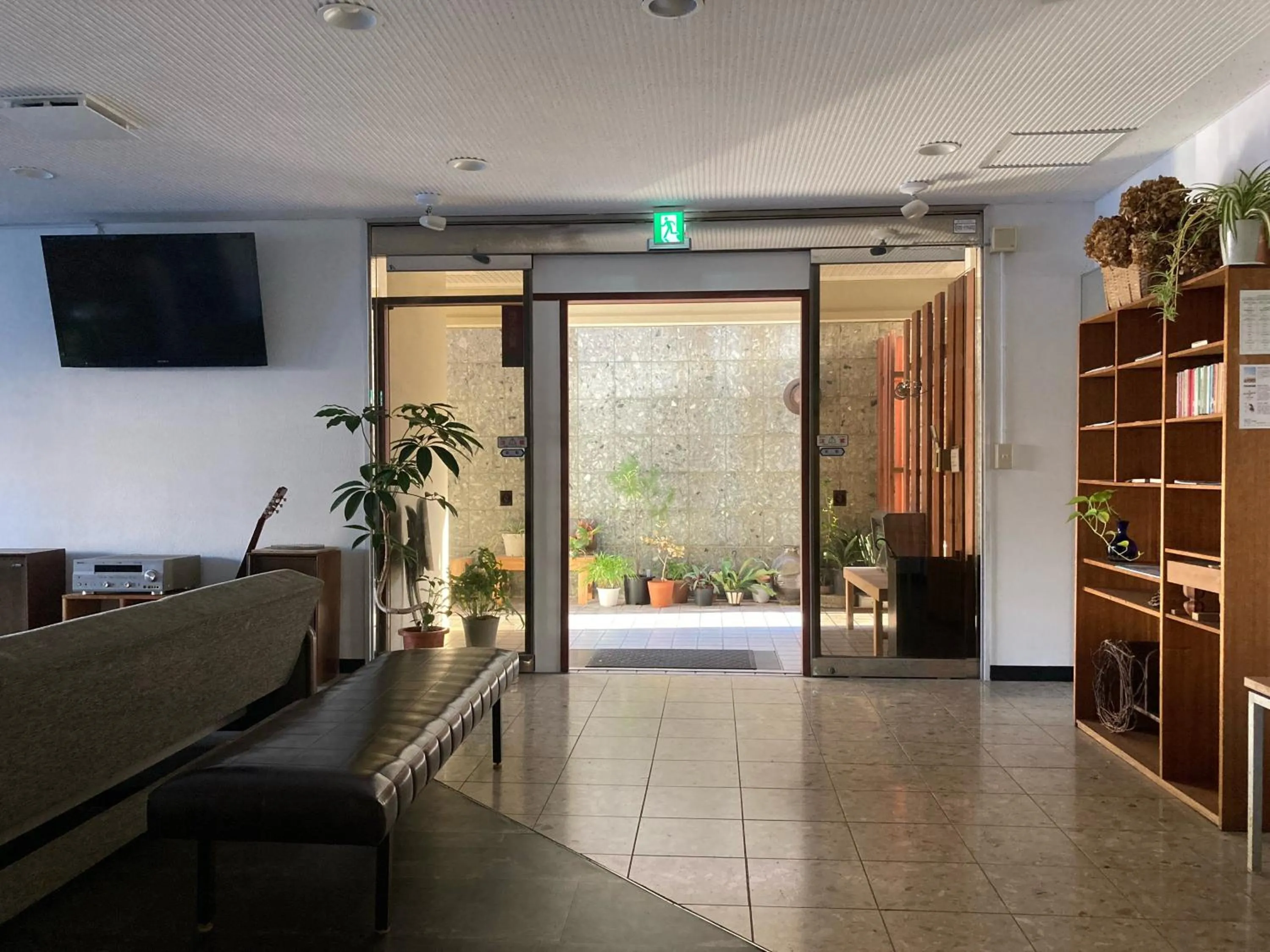 Lobby or reception in J-Hoppers Beppu Guesthouse ジェイホッパーズ別府ゲストハウス