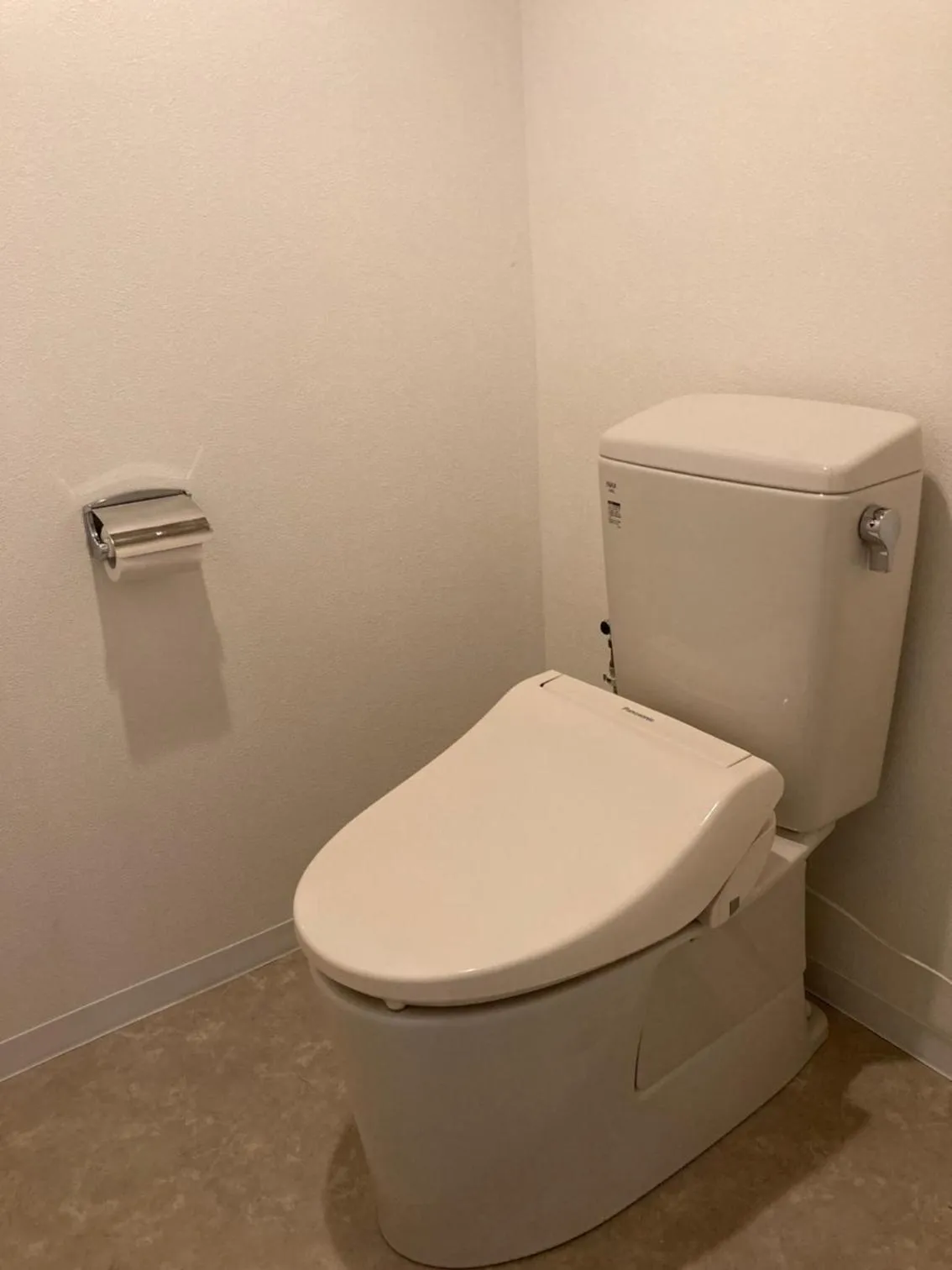 Toilet in J-Hoppers Beppu Guesthouse ジェイホッパーズ別府ゲストハウス