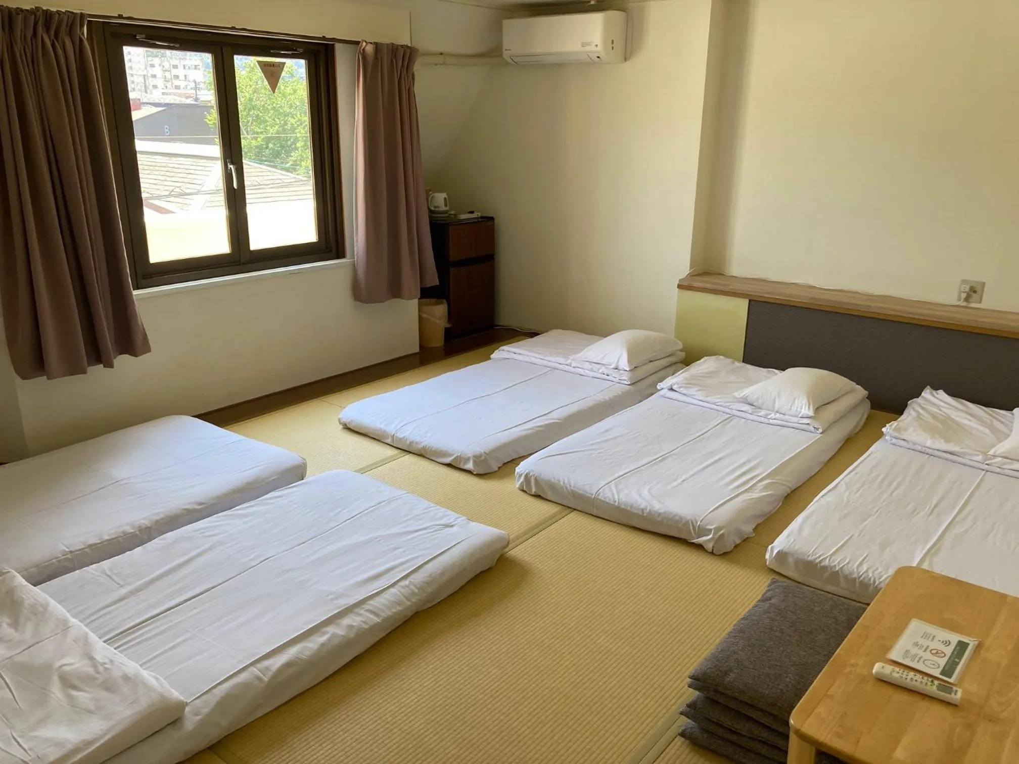 Bed in J-Hoppers Beppu Guesthouse ジェイホッパーズ別府ゲストハウス