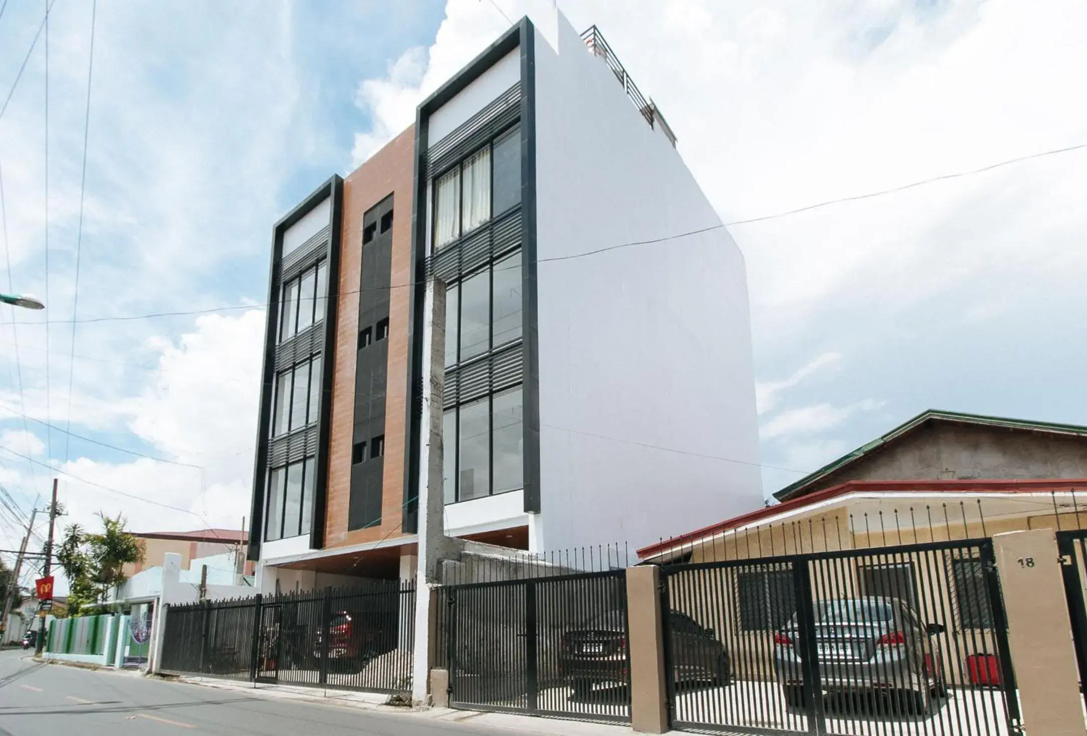 Property building in RedDoorz at Good 101 Paranaque Property building in RedDoorz at Good 101 Paranaque