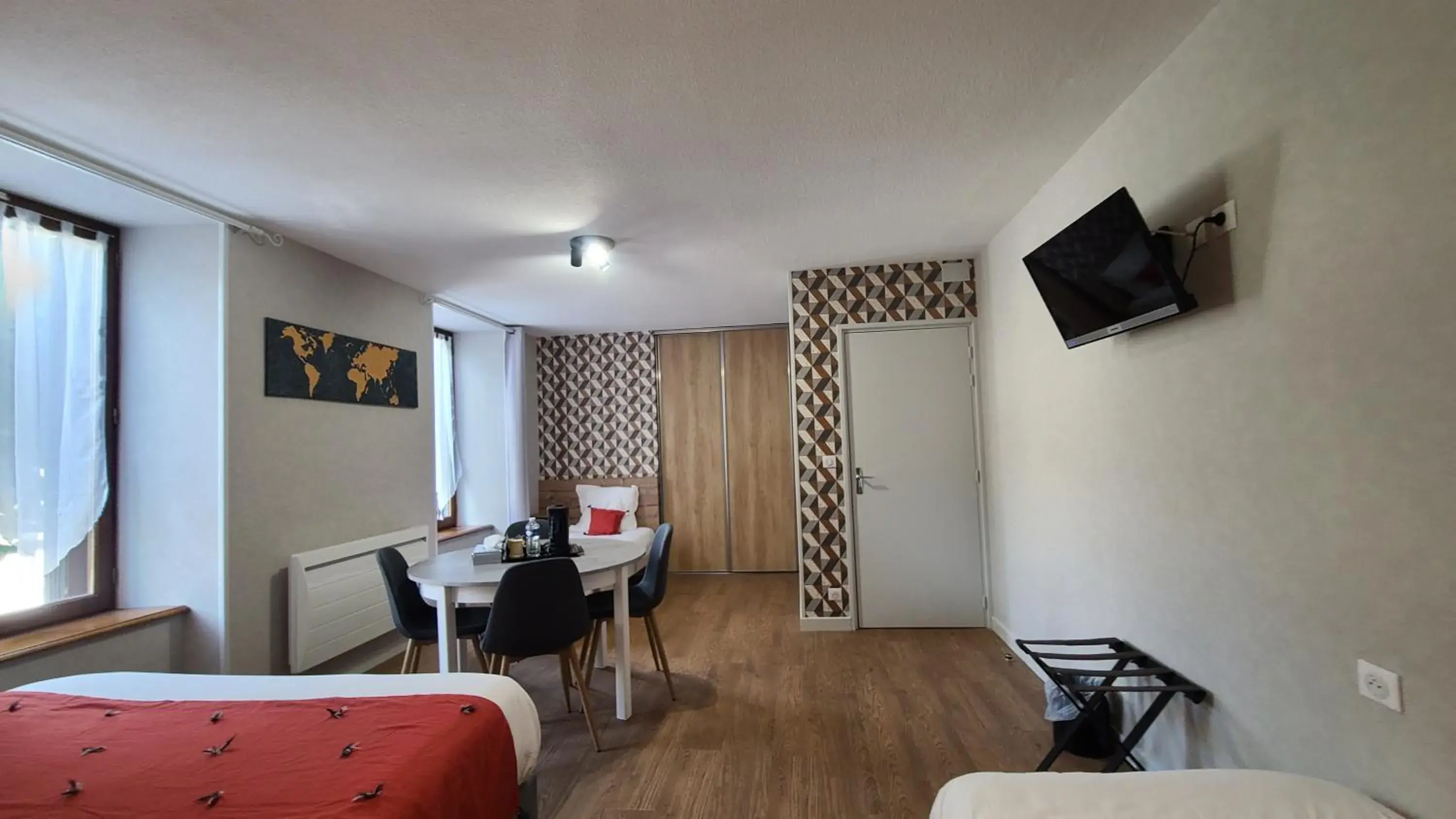 Bed in Logis Hôtel Auberge de l'Allagnonette Bed in Logis Hôtel Auberge de l'Allagnonette