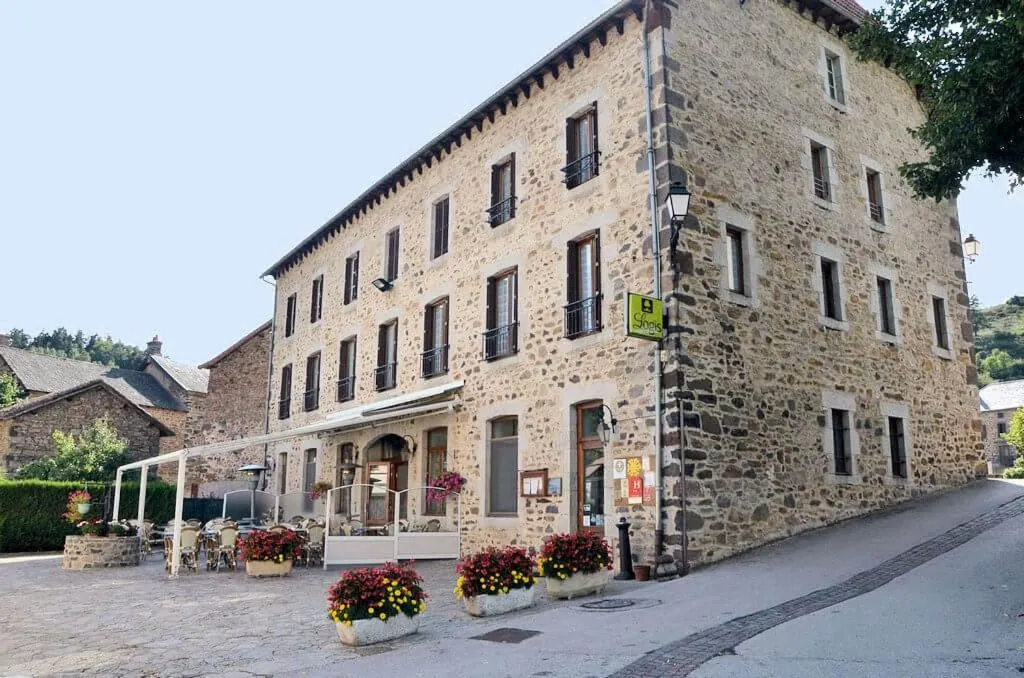 Property building in Logis Hôtel Auberge de l'Allagnonette