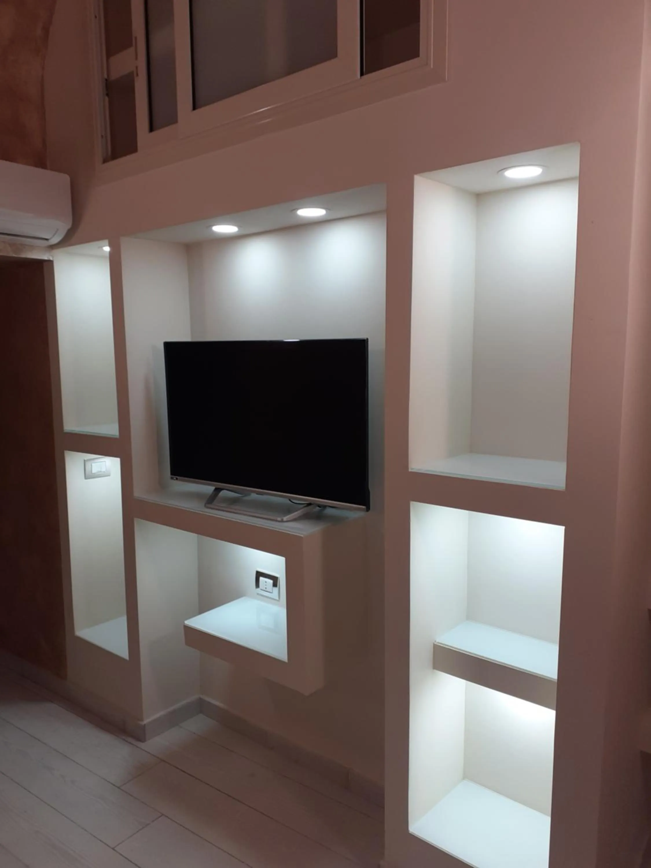 TV and multimedia in Al numero 1