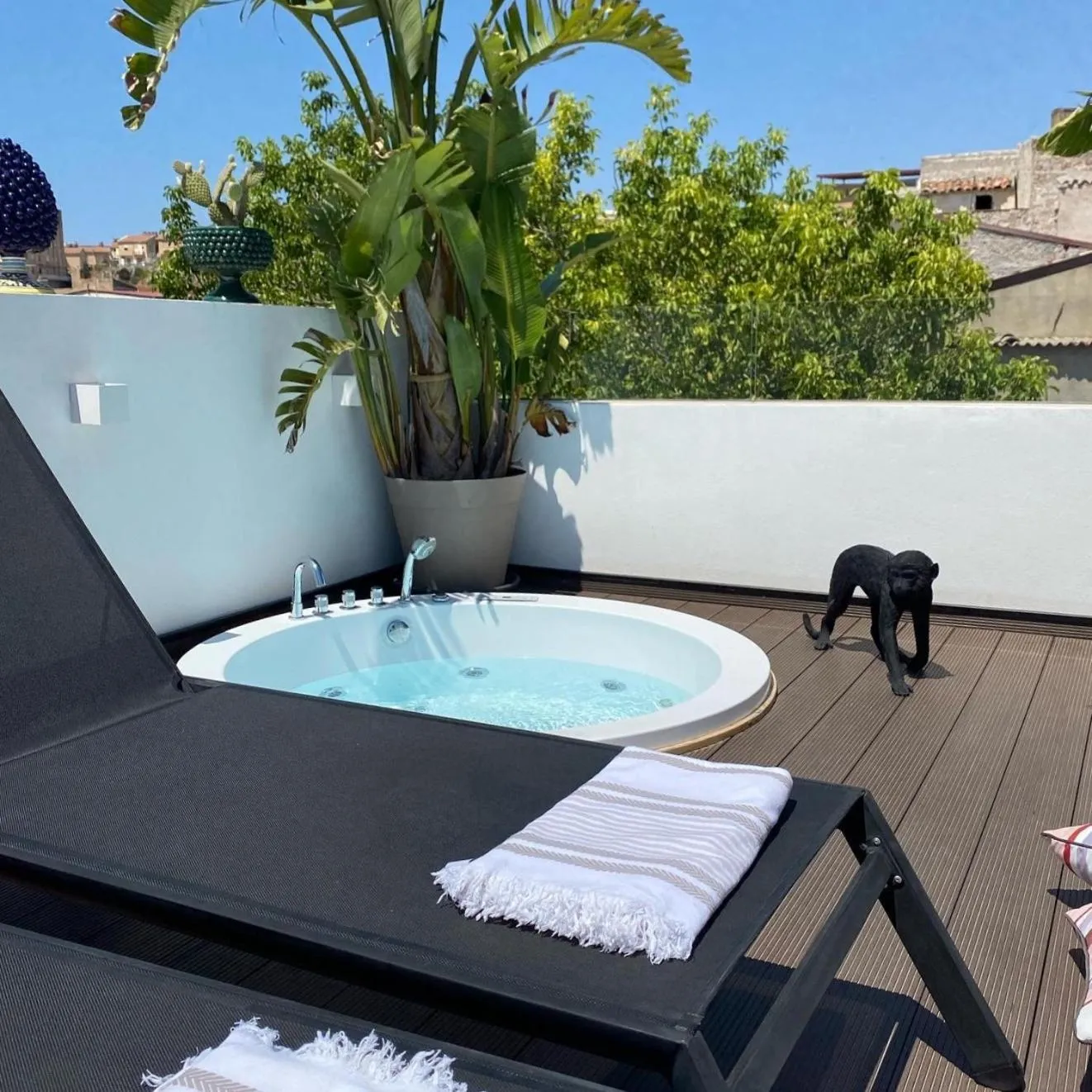 Garden in SCIABICA SUITE - Sicilian Experience