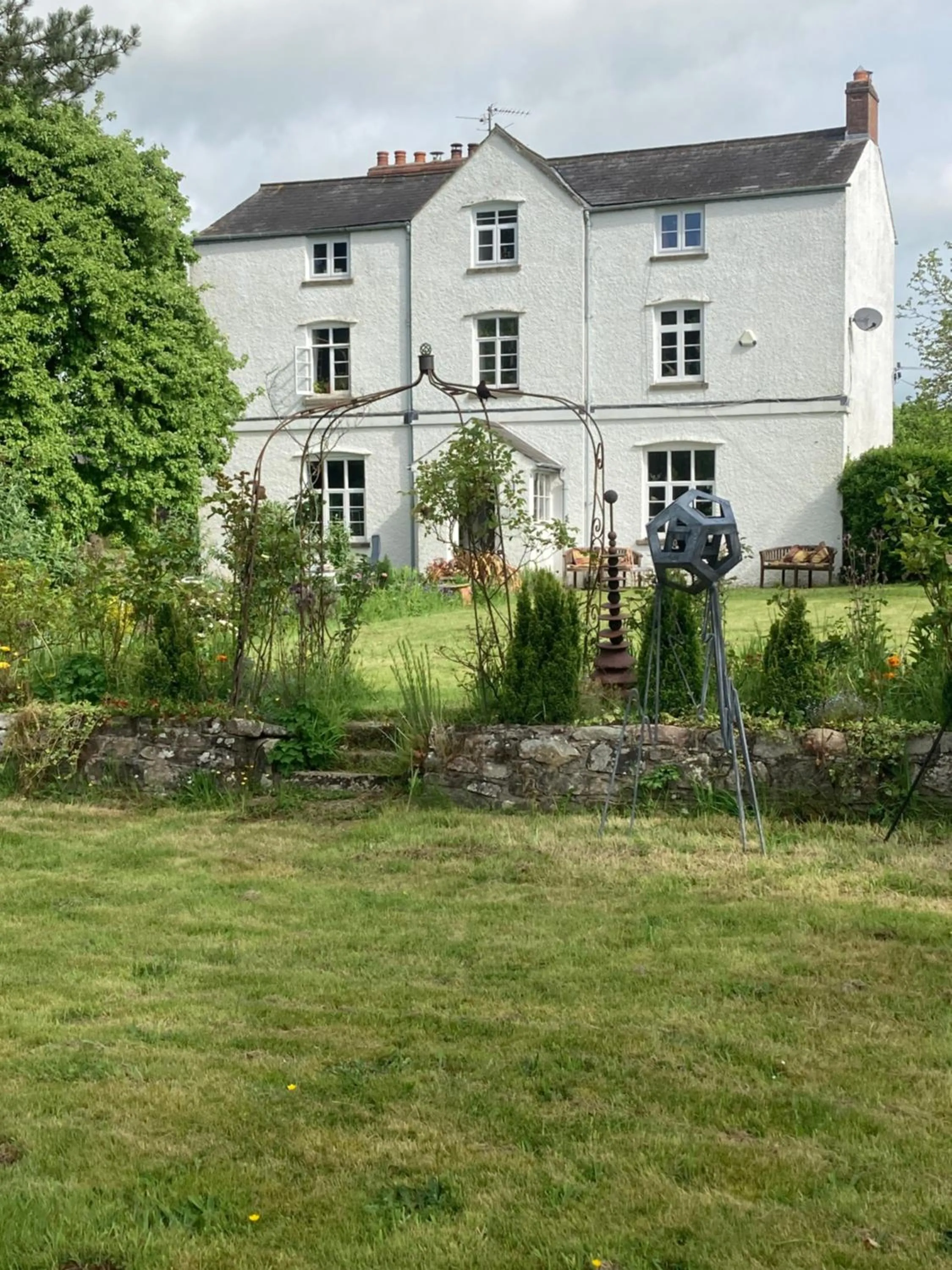 Garden in Art House B & B