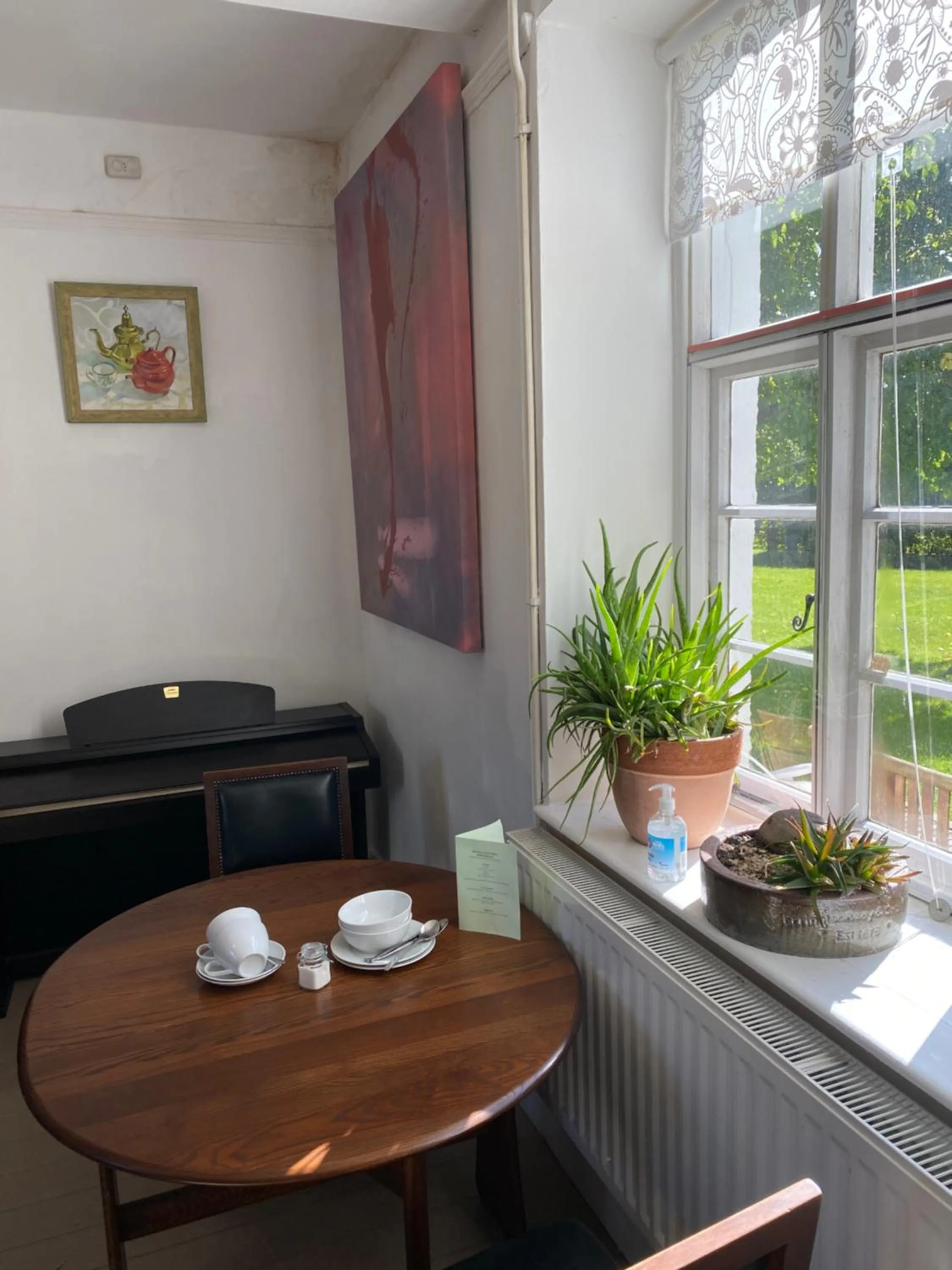 Breakfast in Art House B & B