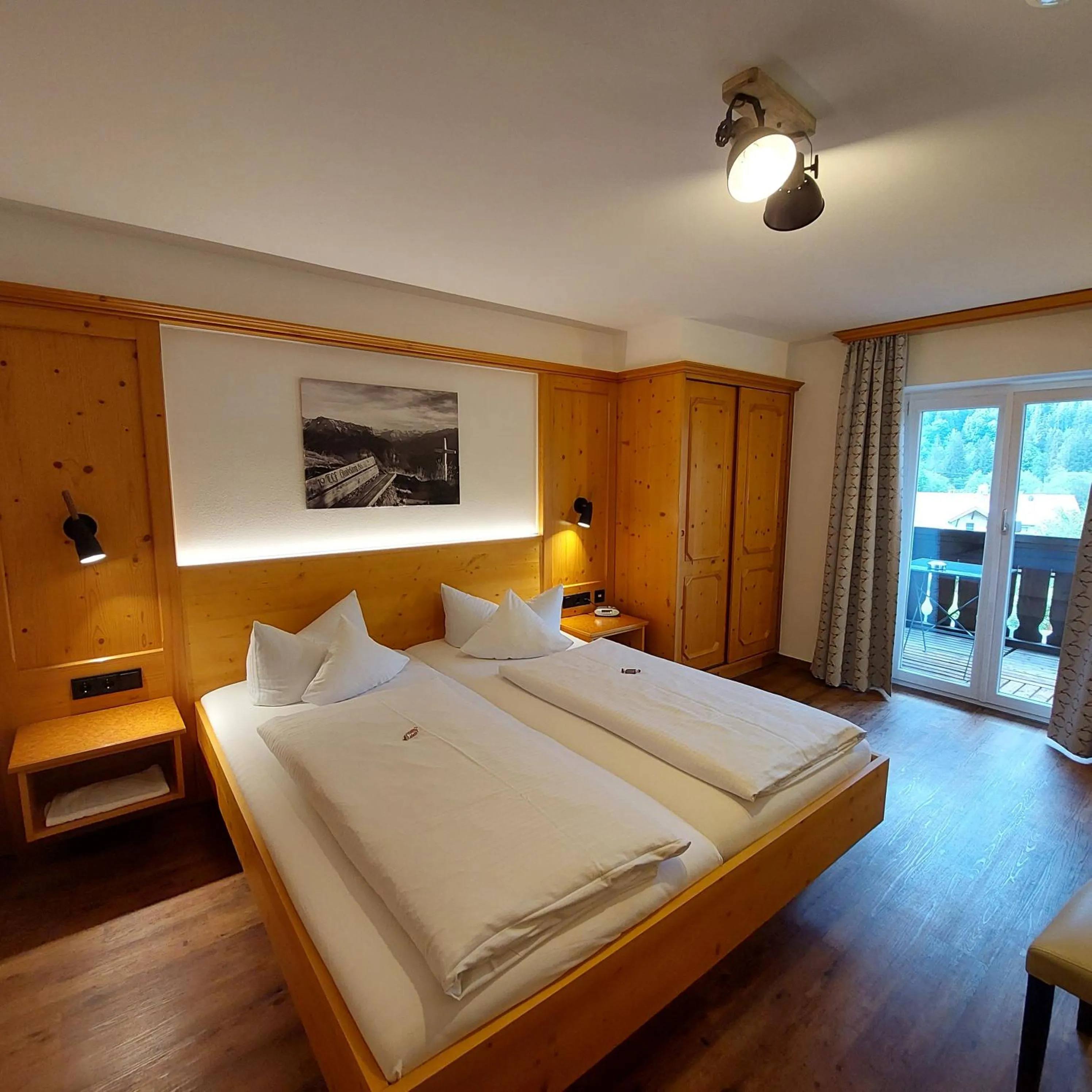 Photo of the whole room, Bed in Hotel Garni Malerwinkl