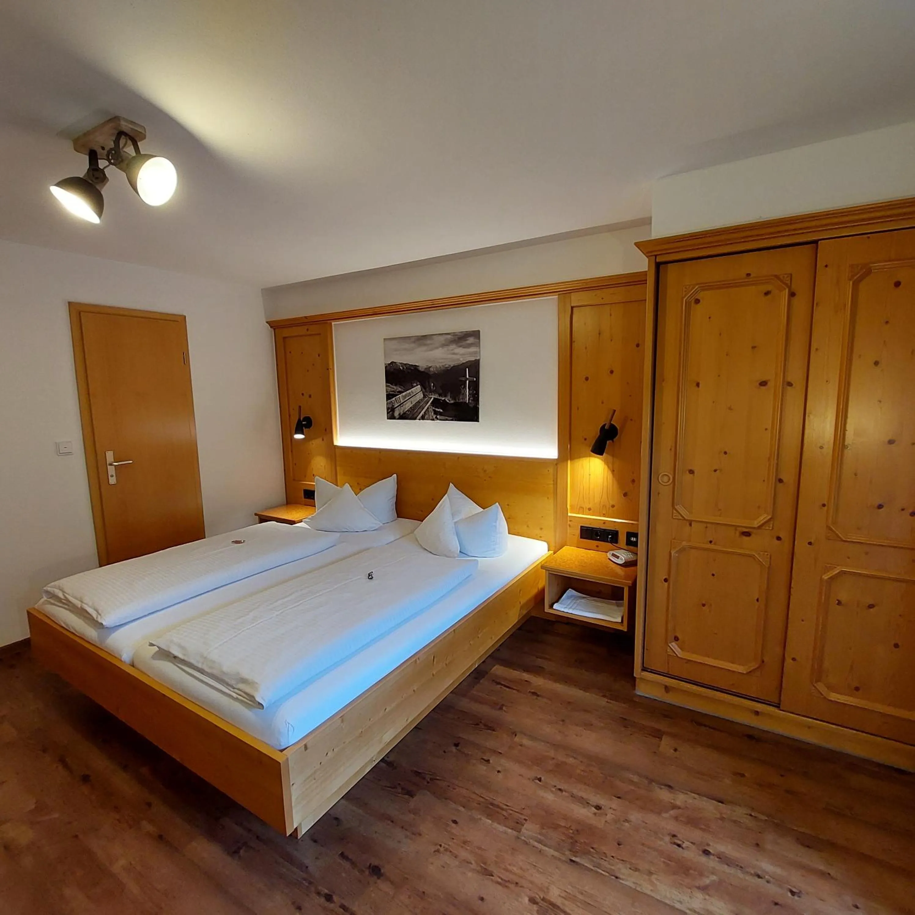 Photo of the whole room, Bed in Hotel Garni Malerwinkl