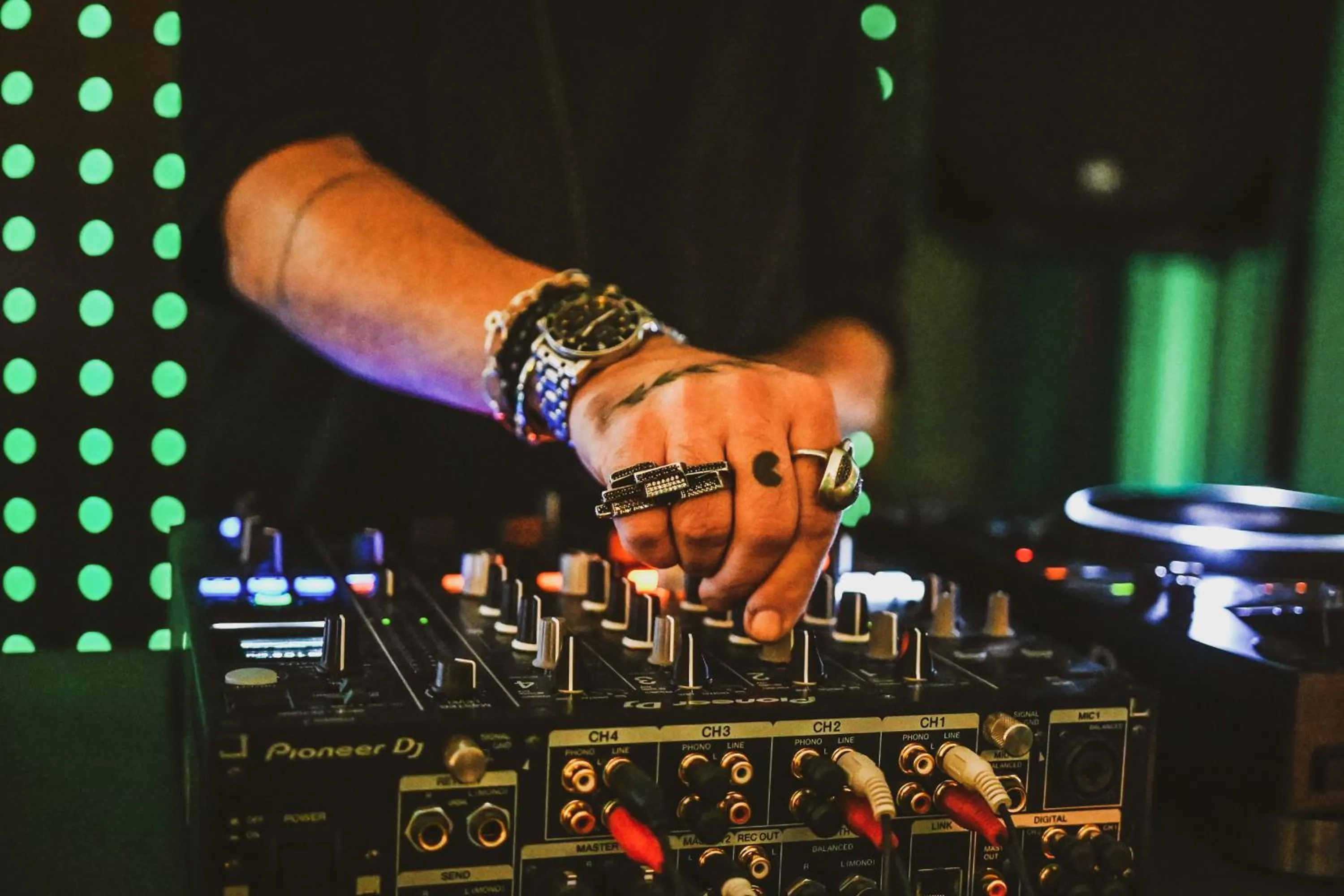 Nightclub / DJ in Arryvo Hotel