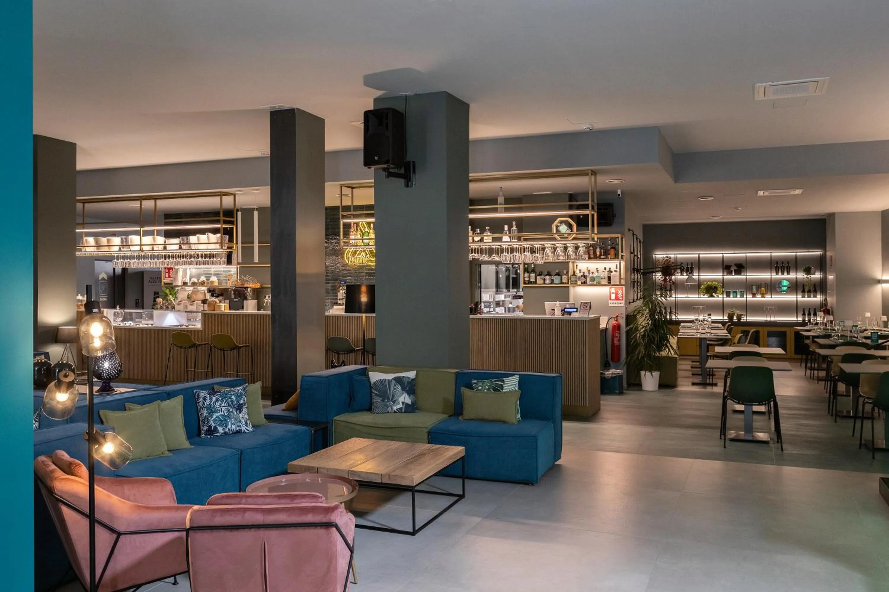 Restaurant/places to eat in Arryvo Hotel