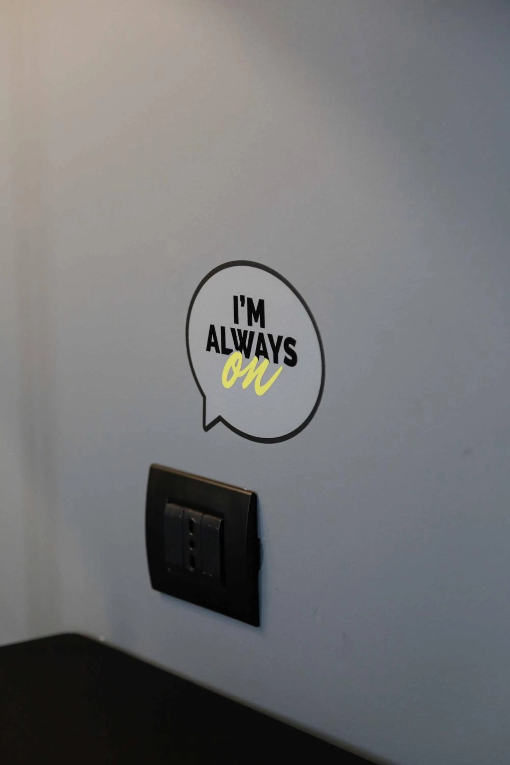 Text overlay in Arryvo Hotel