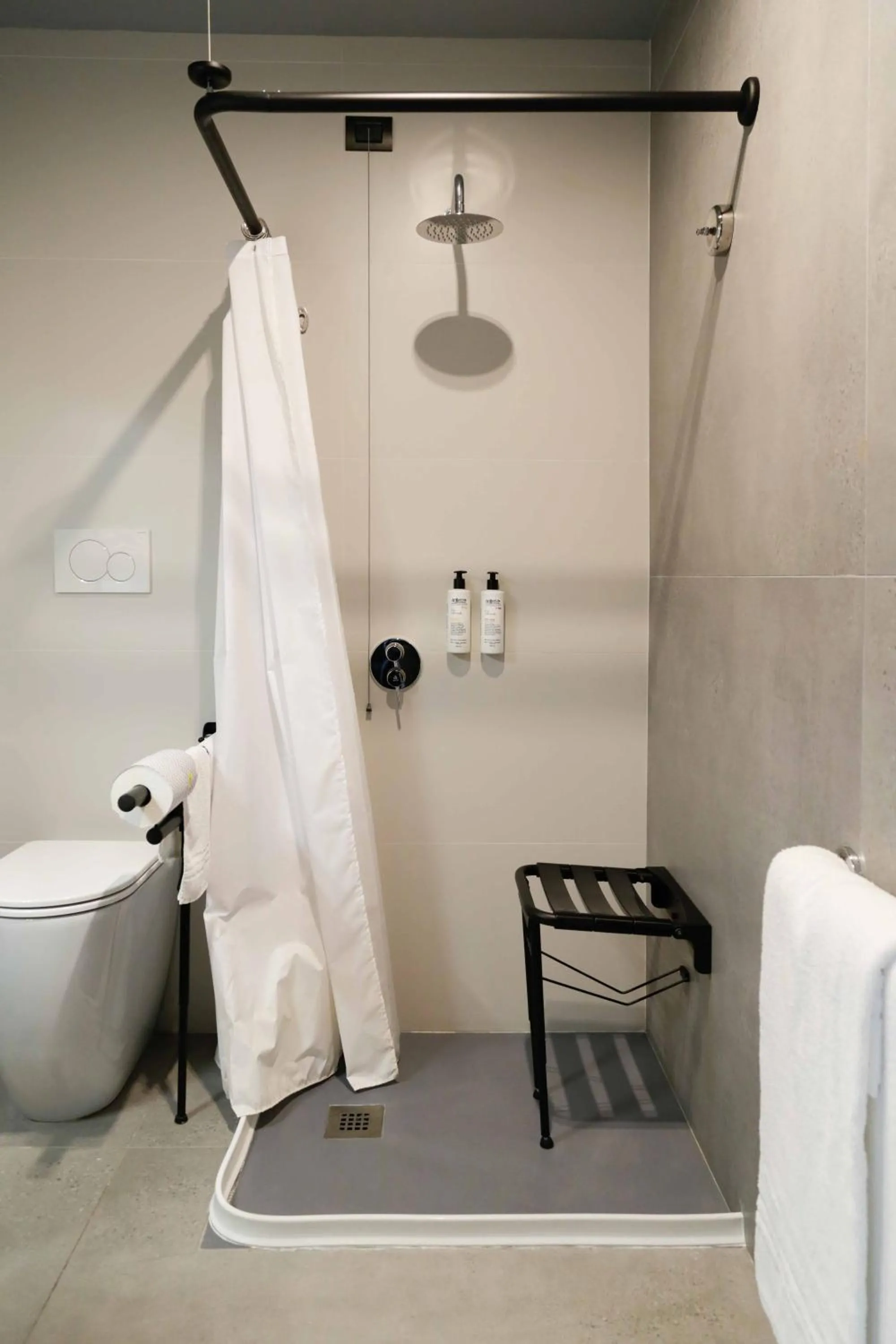 Shower in Arryvo Hotel