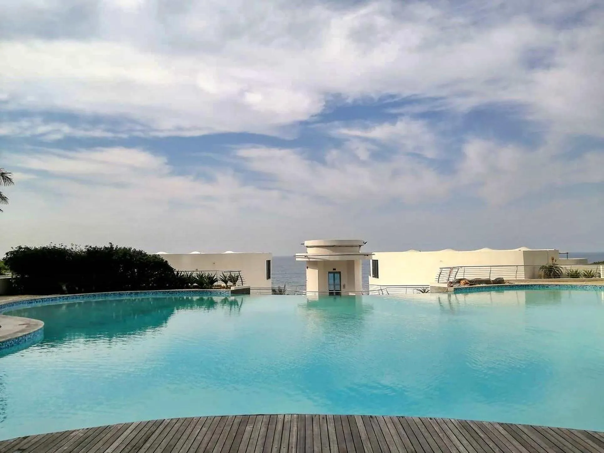 Swimming pool in The Pearls, Apartment Dawn by Top Destinations Rentals