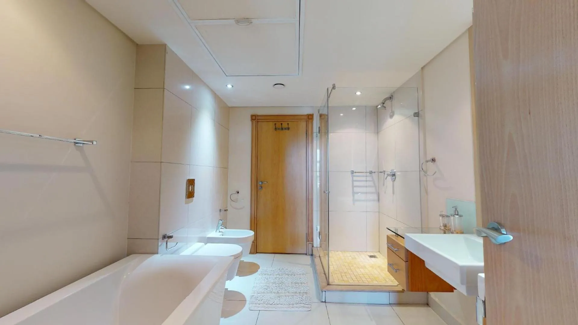 Shower in The Pearls, Apartment Dawn by Top Destinations Rentals