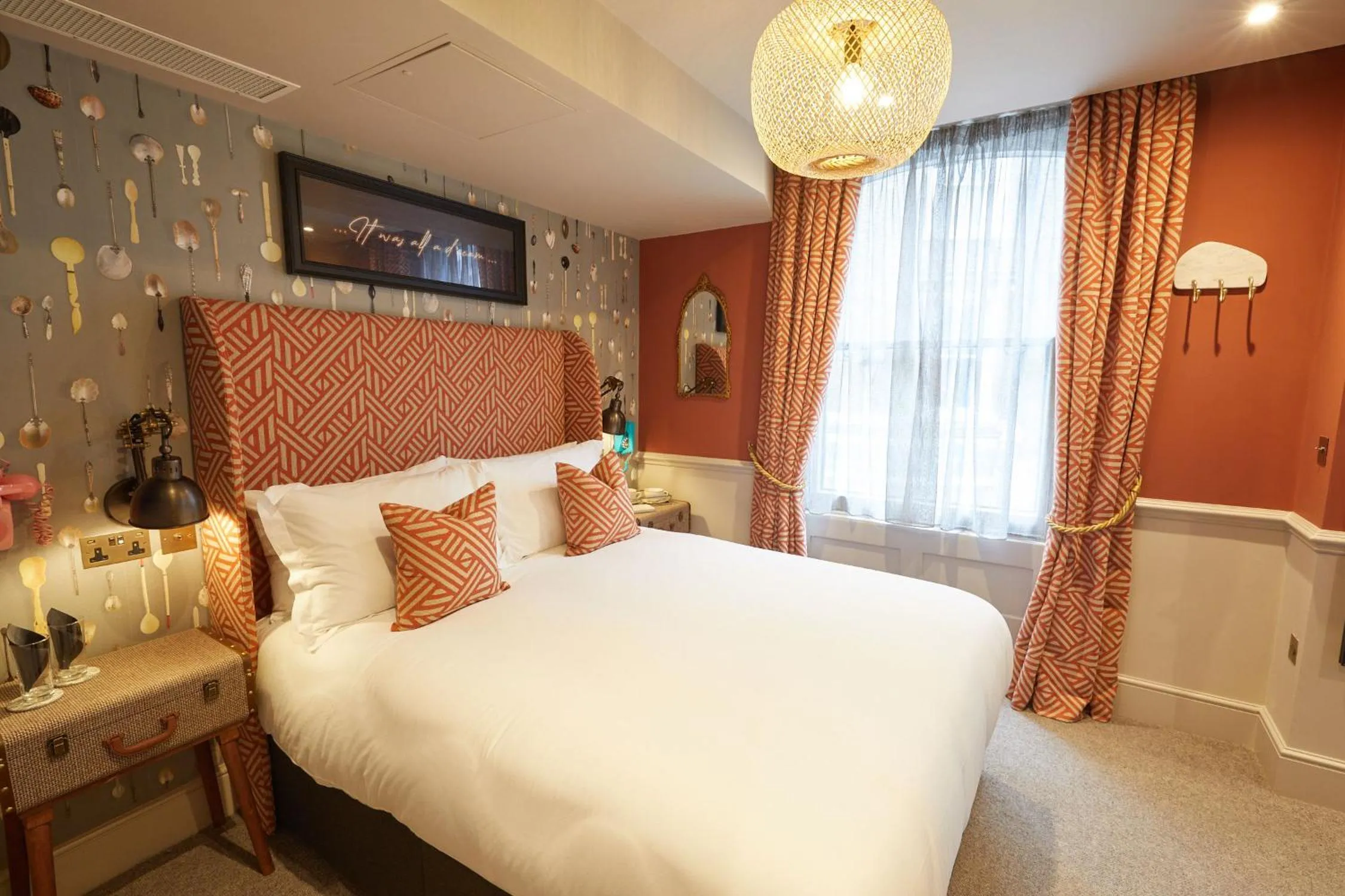 Bed in The Kings Arms Pub & Boutique Rooms