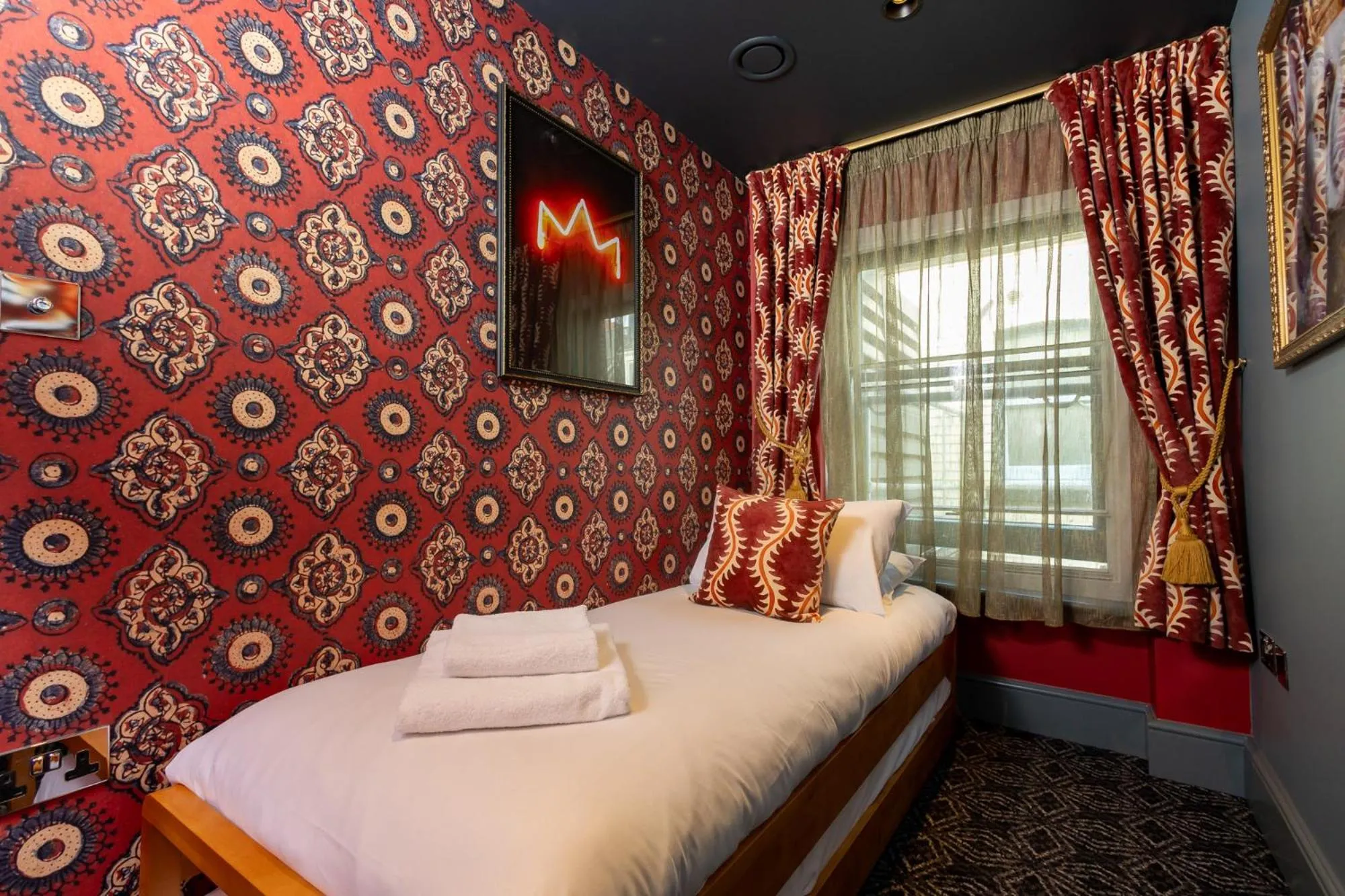 Bed in The Kings Arms Pub & Boutique Rooms