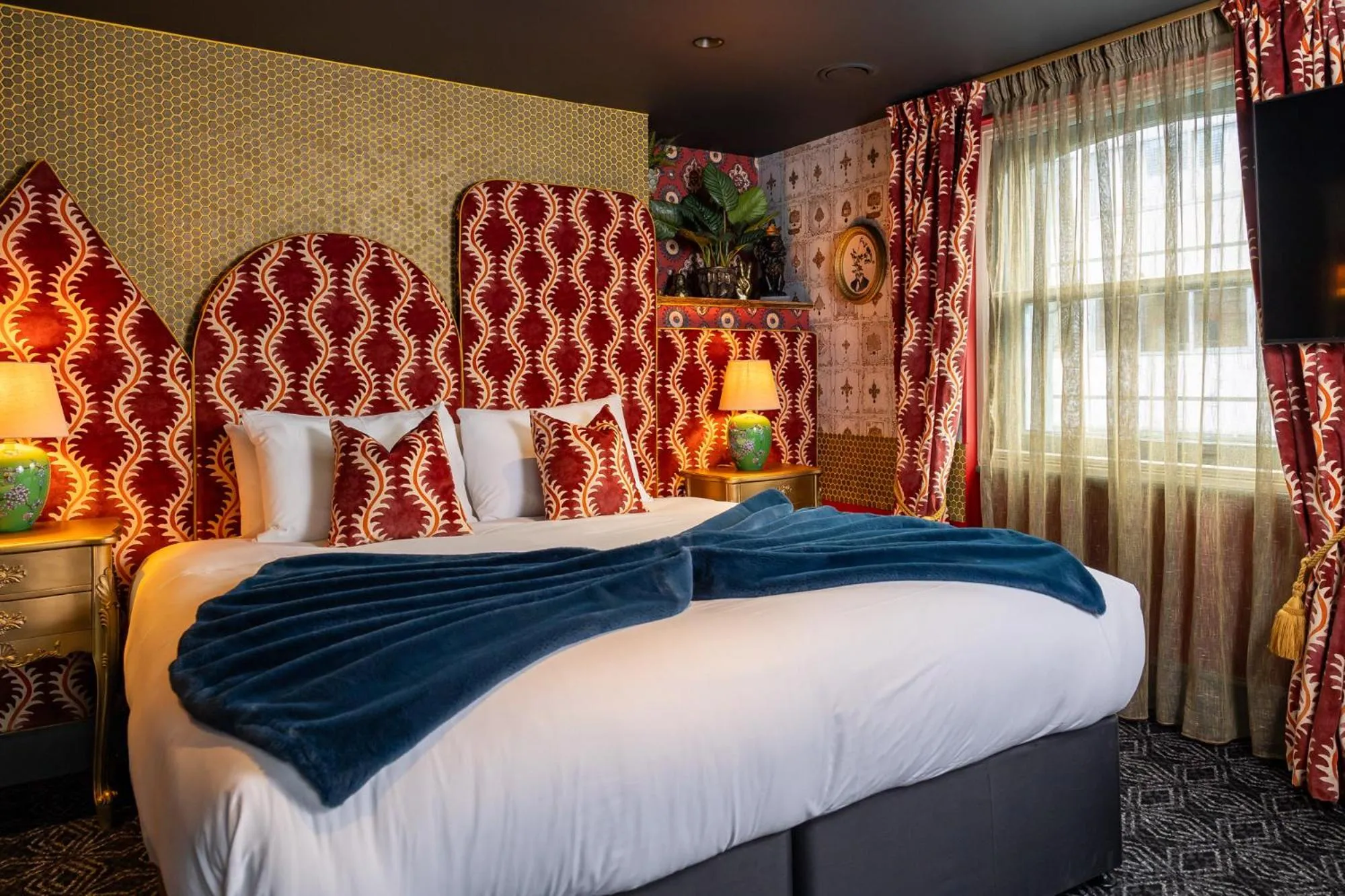 Bed in The Kings Arms Pub & Boutique Rooms