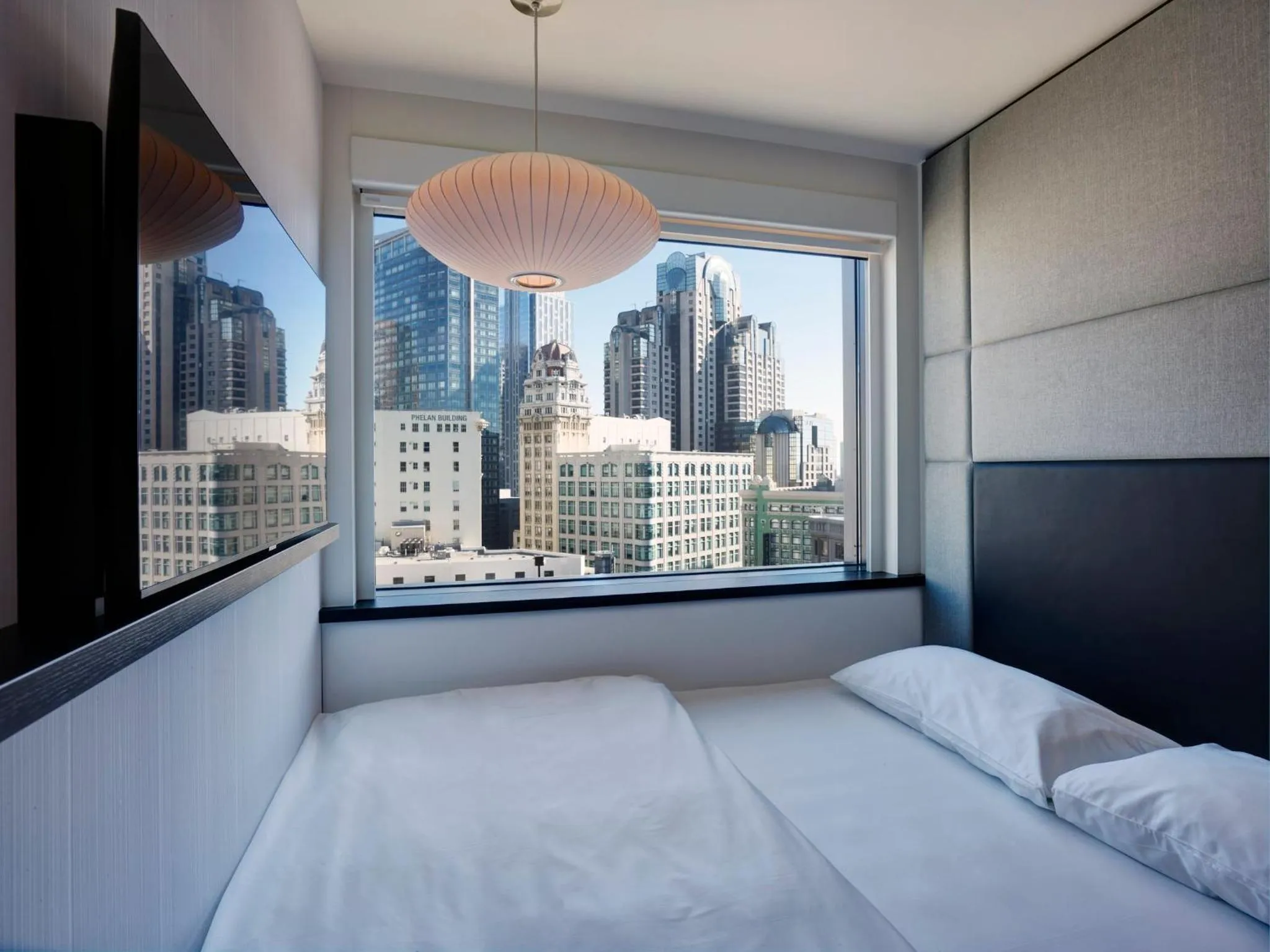 Photo of the whole room, Bed in citizenM San Francisco Union Square