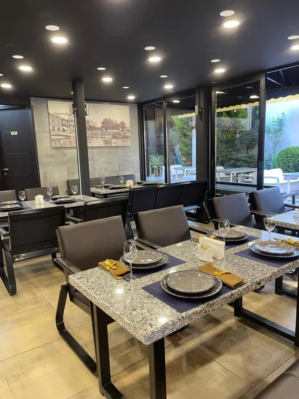 Restaurant/places to eat in Batumi West Hotel Restaurant/places to eat in Batumi West Hotel