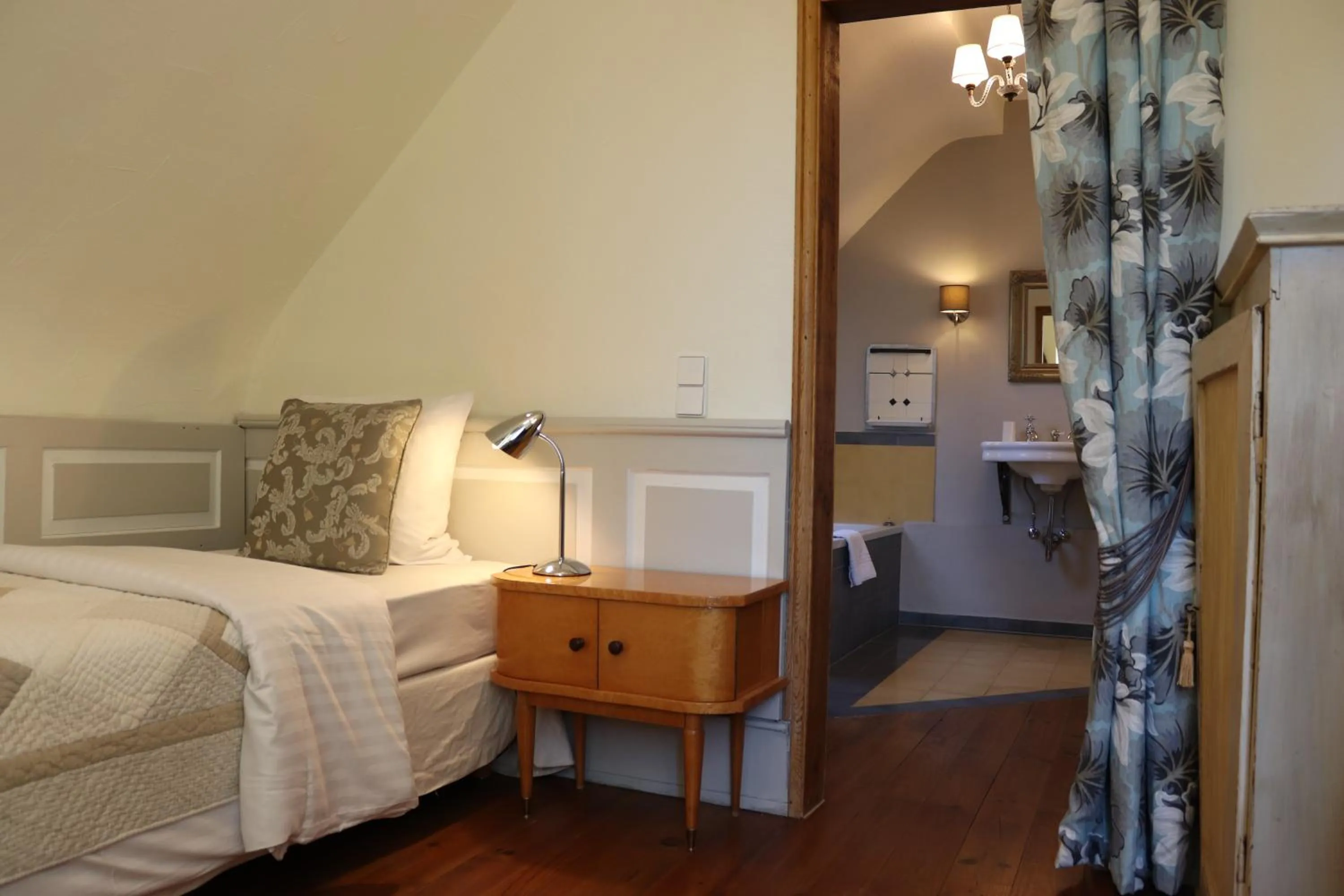 Bed in Hotel de Charme 'zum Schiff'