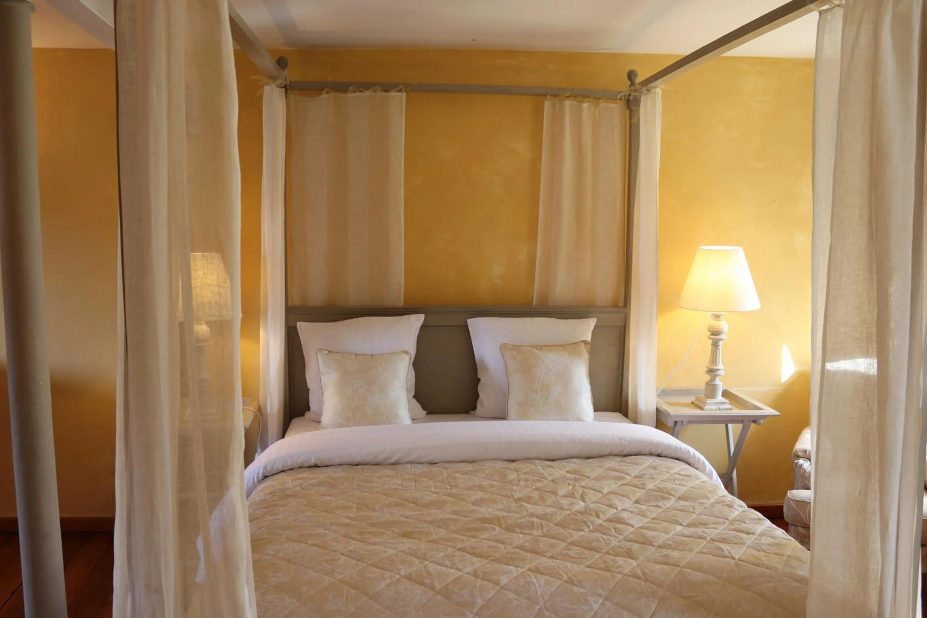 Bed in Hotel de Charme 'zum Schiff'