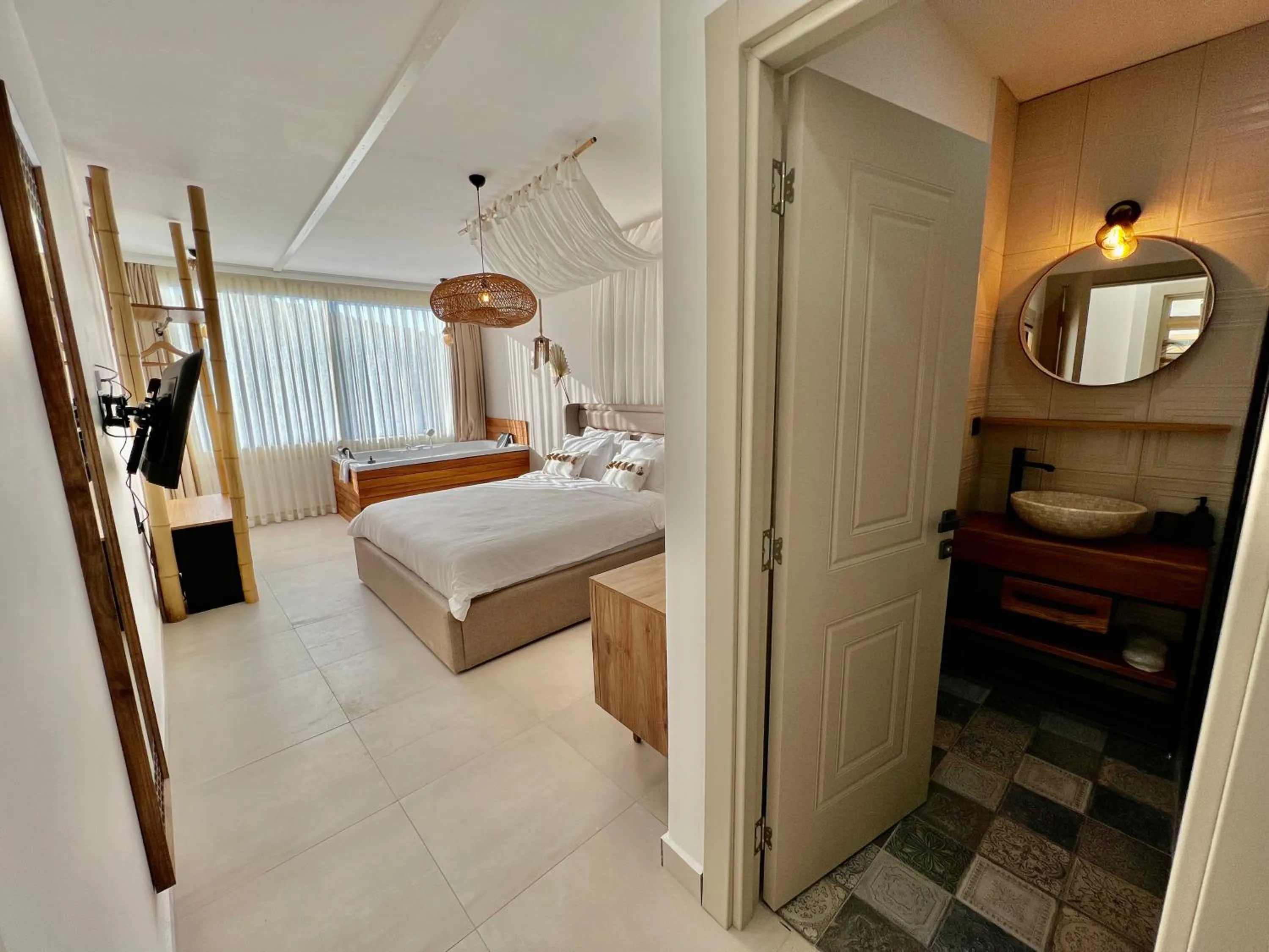 Photo of the whole room, Bed in Liman Hotel Gümüslük - Adult Only