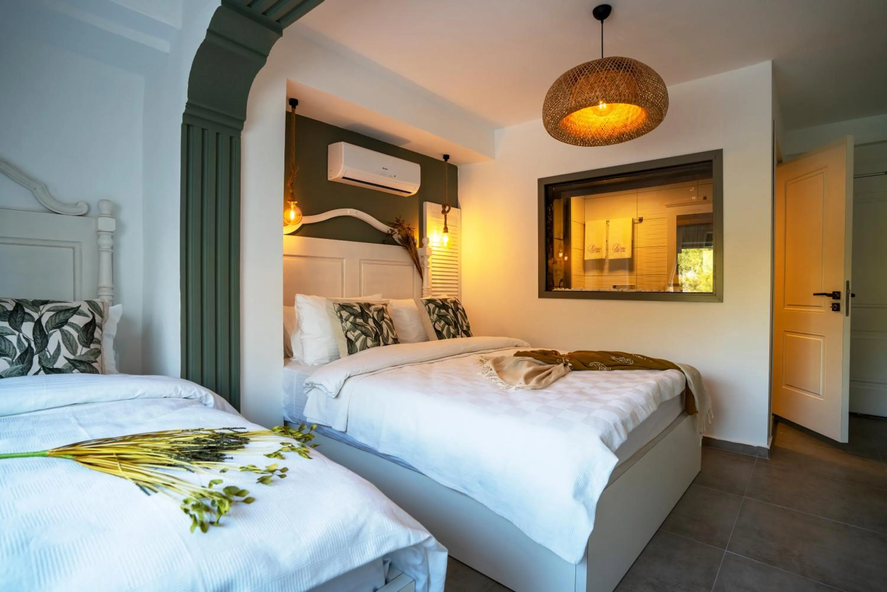 Photo of the whole room, Bed in Liman Hotel Gümüslük - Adult Only