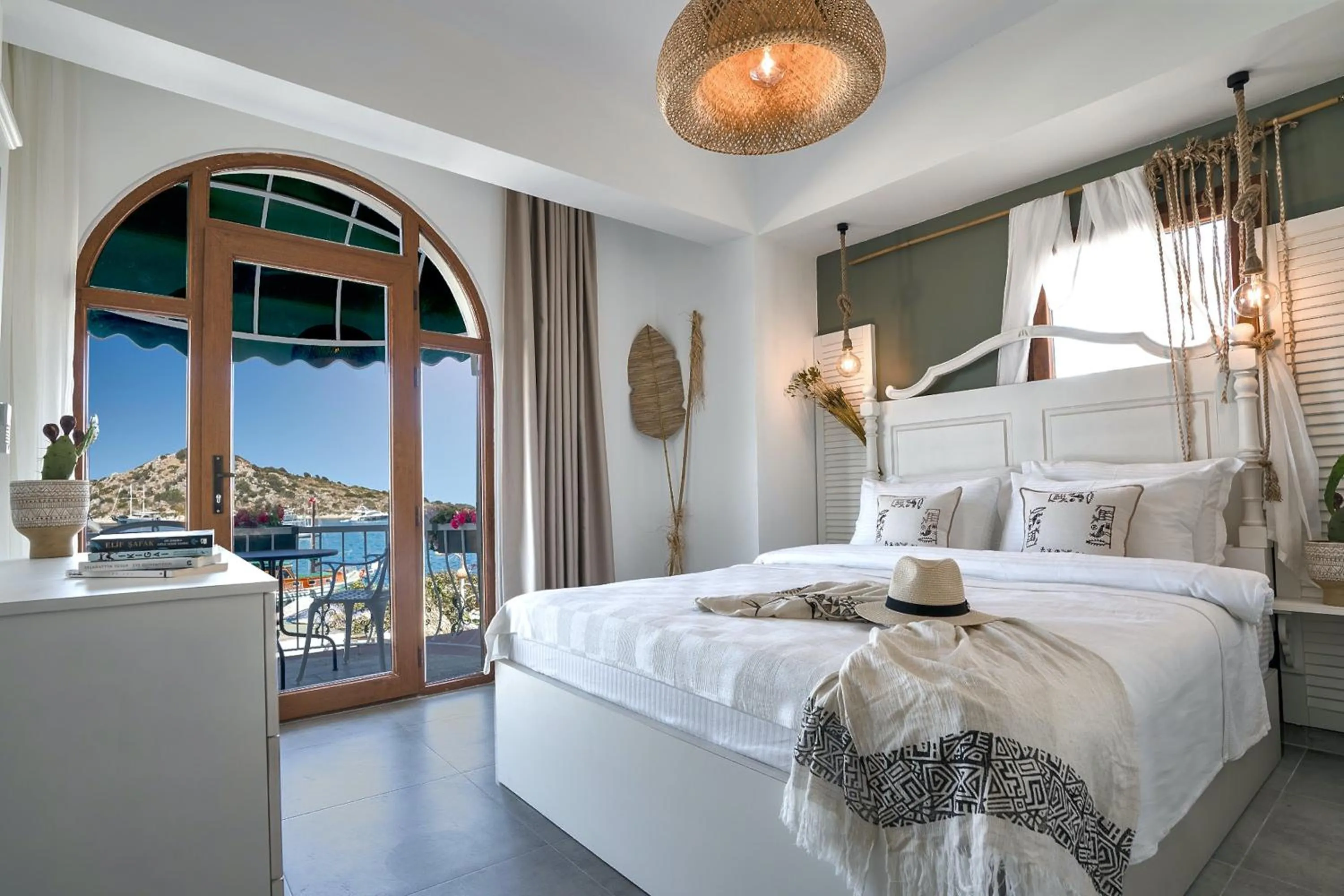 Photo of the whole room, Bed in Liman Hotel Gümüslük - Adult Only