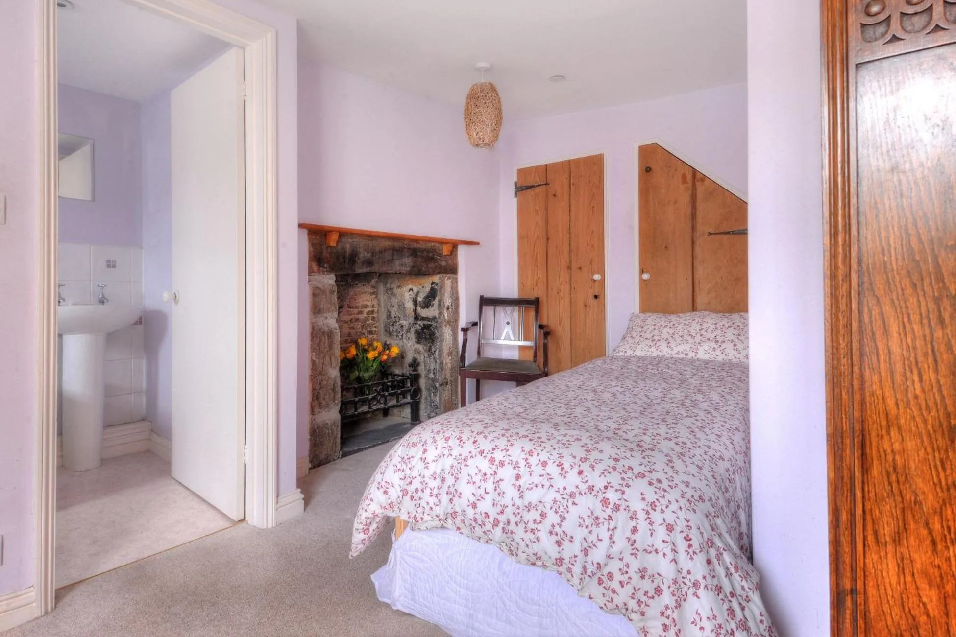 Property building, Bed in Tudor Cottage