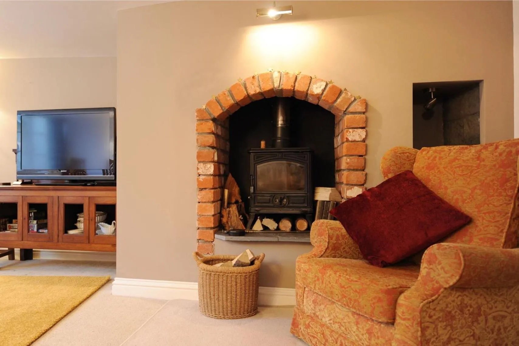 Property building in Tudor Cottage
