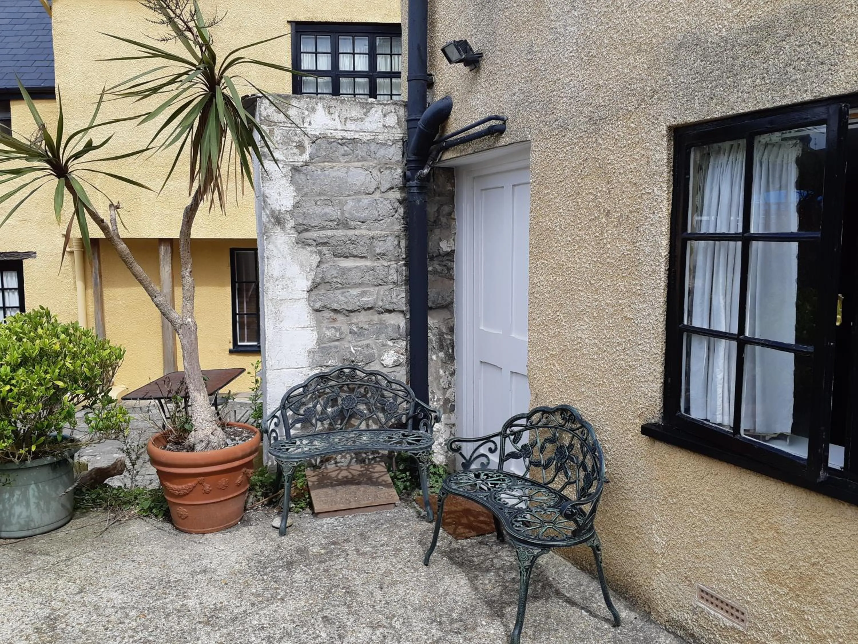 Property building in Tudor Cottage