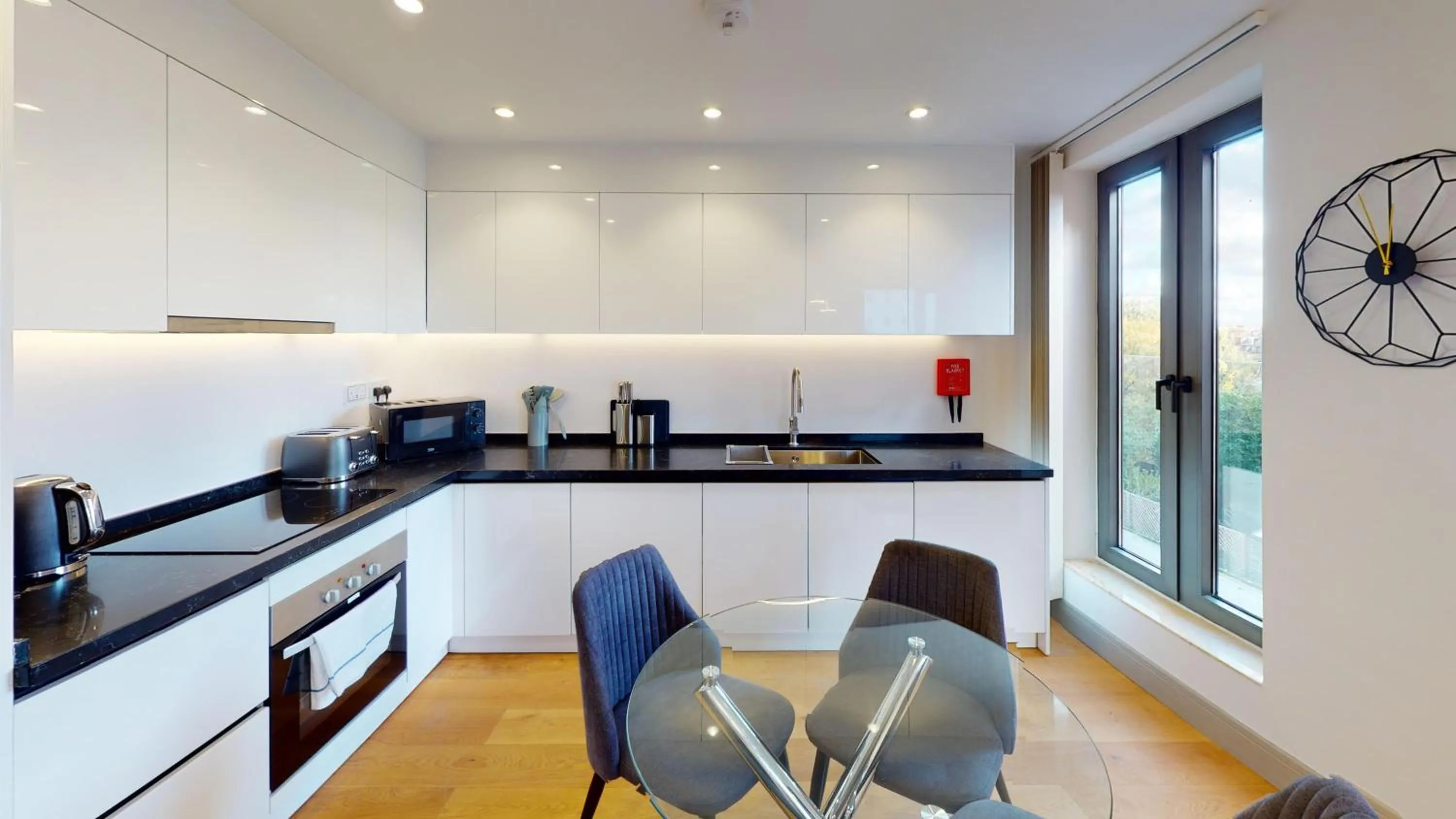 Kitchen or kitchenette in Charles Hope London Kew Bridge